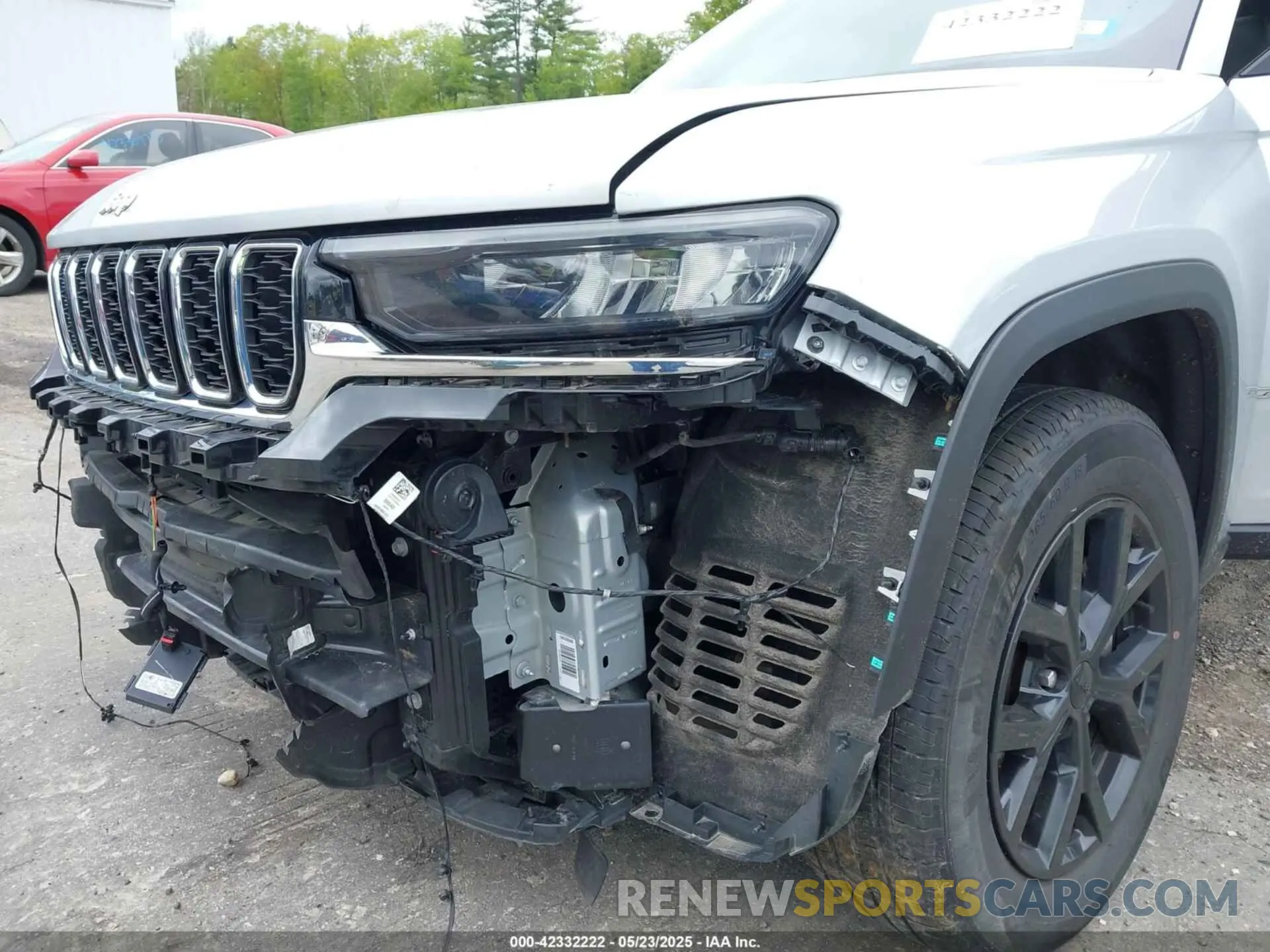 18 Photograph of a damaged car 1C4RJKBGXN8624293 JEEP GRAND CHEROKEE L 2022