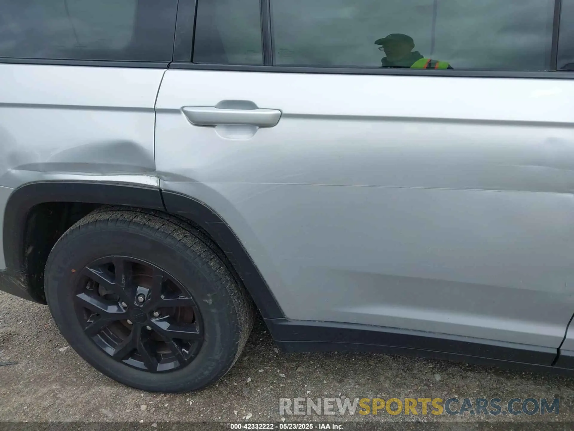 22 Photograph of a damaged car 1C4RJKBGXN8624293 JEEP GRAND CHEROKEE L 2022