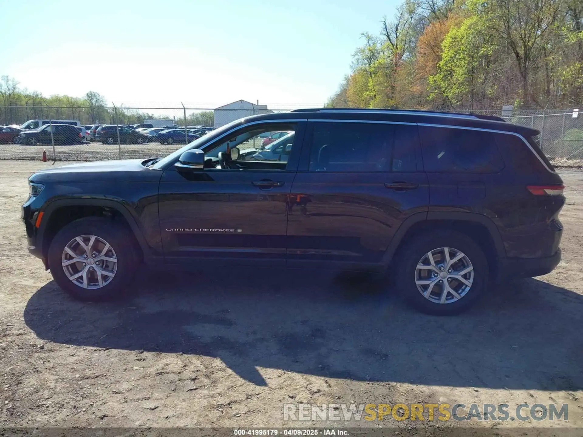 13 Photograph of a damaged car 1C4RJKBGXN8624536 JEEP GRAND CHEROKEE L 2022
