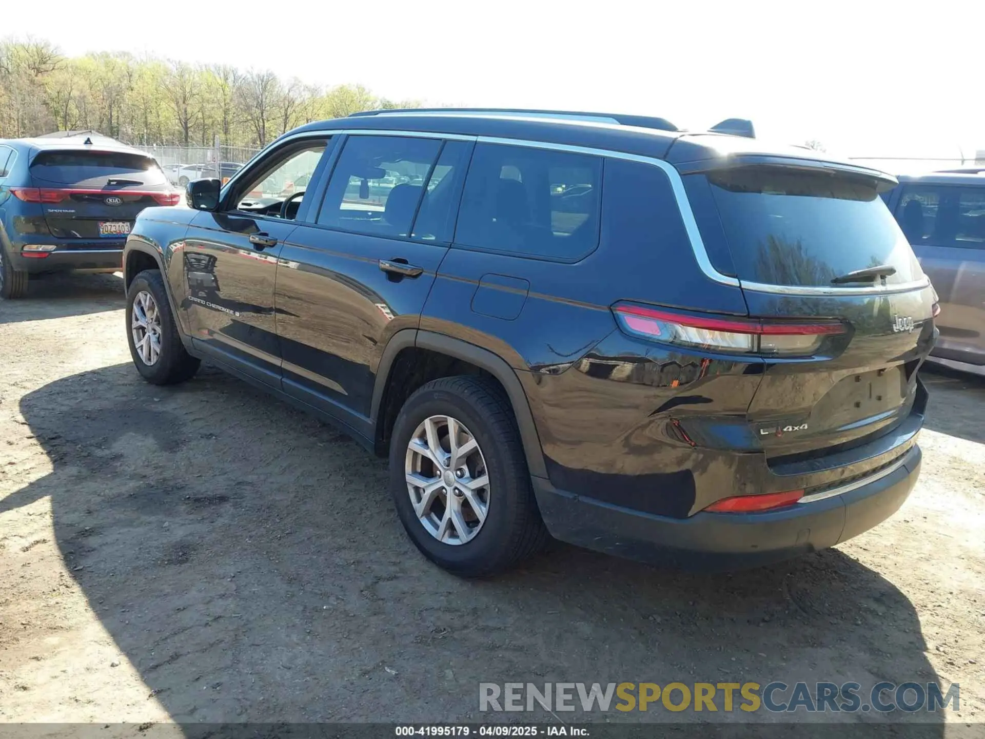 3 Photograph of a damaged car 1C4RJKBGXN8624536 JEEP GRAND CHEROKEE L 2022