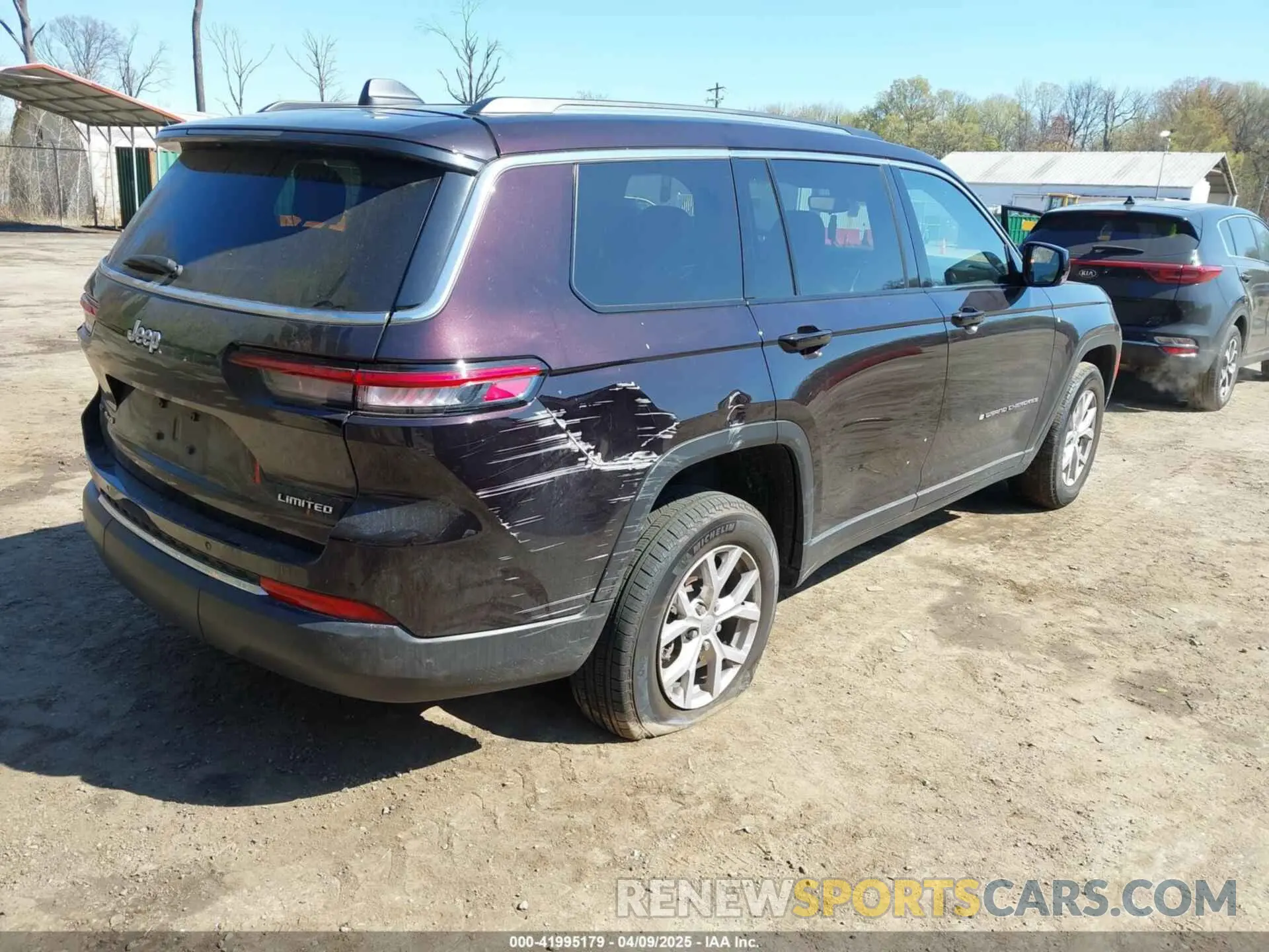 4 Photograph of a damaged car 1C4RJKBGXN8624536 JEEP GRAND CHEROKEE L 2022