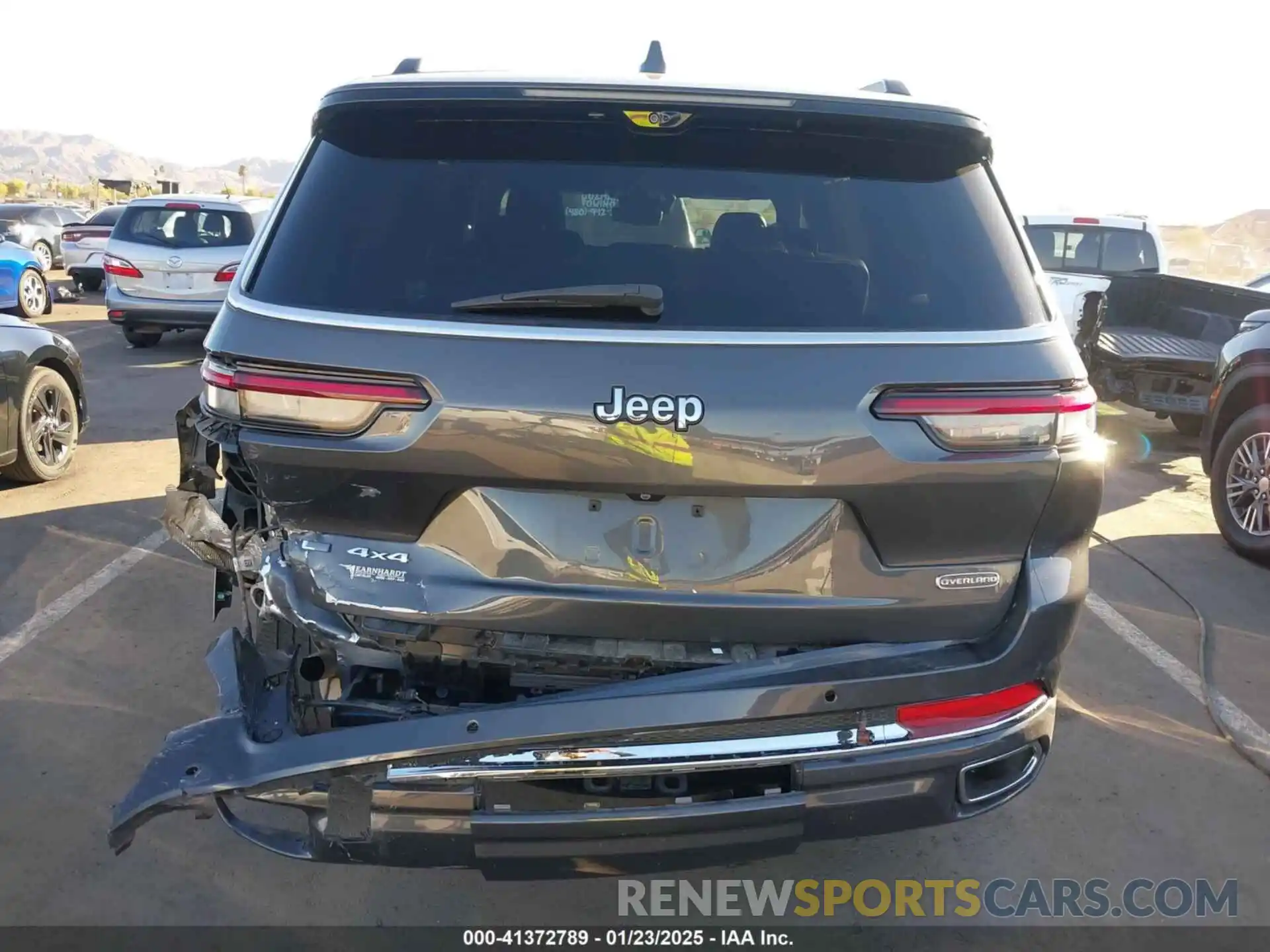 17 Photograph of a damaged car 1C4RJKDG1N8536942 JEEP GRAND CHEROKEE L 2022