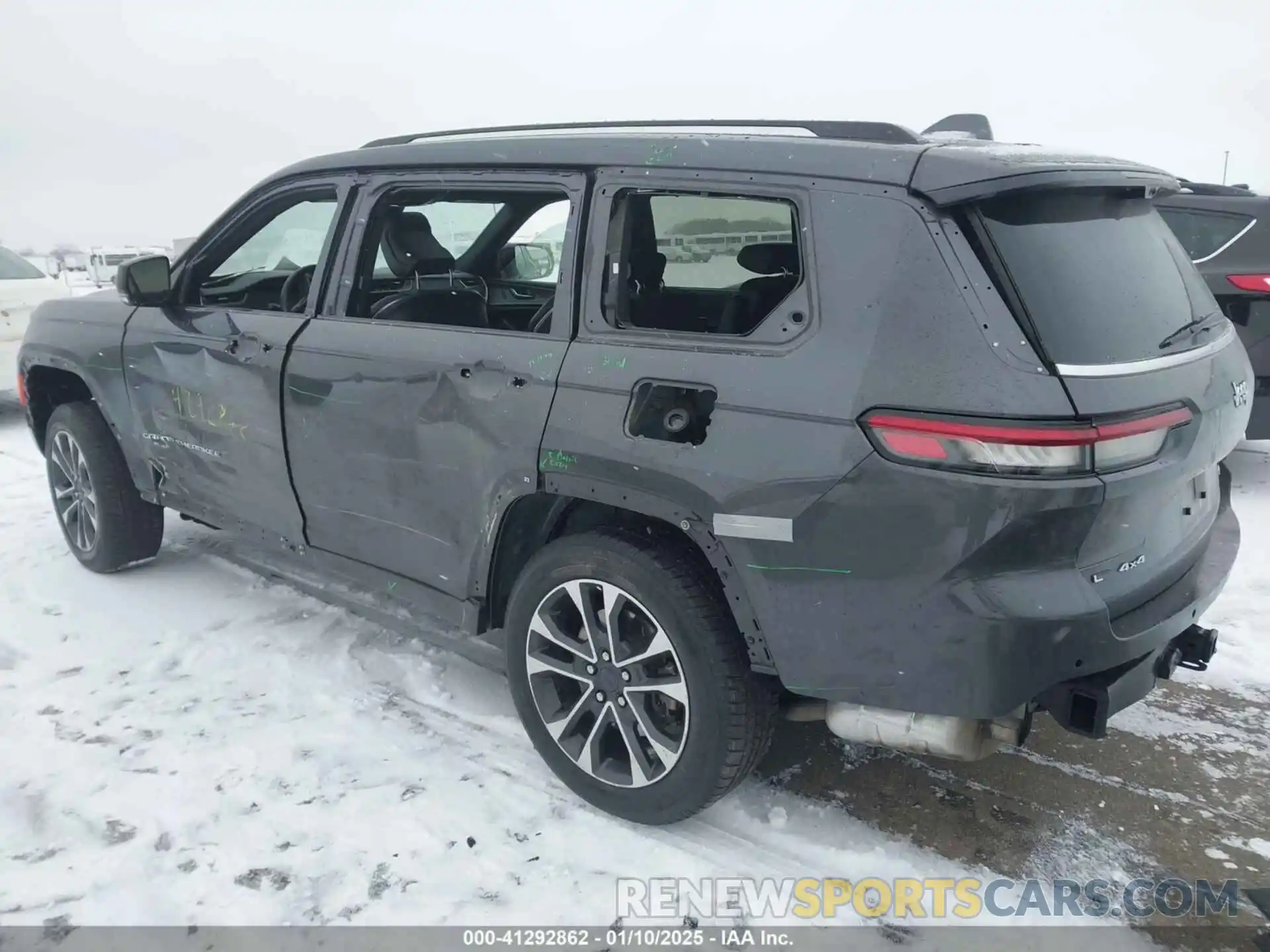 3 Photograph of a damaged car 1C4RJKDG6N8517917 JEEP GRAND CHEROKEE L 2022