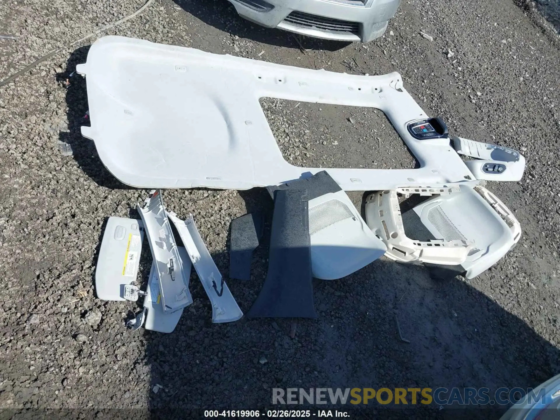 12 Photograph of a damaged car 1C4RJKDG7N8519224 JEEP GRAND CHEROKEE L 2022