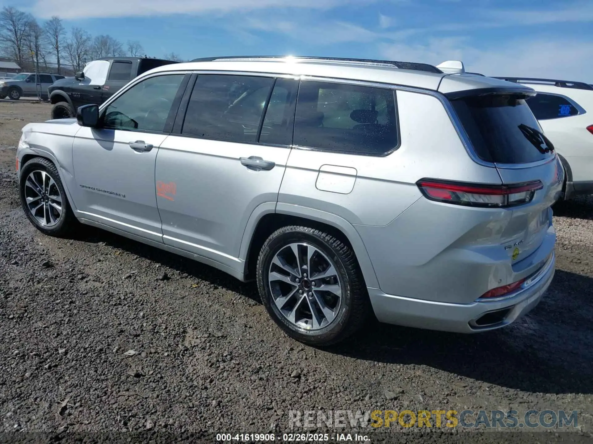 3 Photograph of a damaged car 1C4RJKDG7N8519224 JEEP GRAND CHEROKEE L 2022