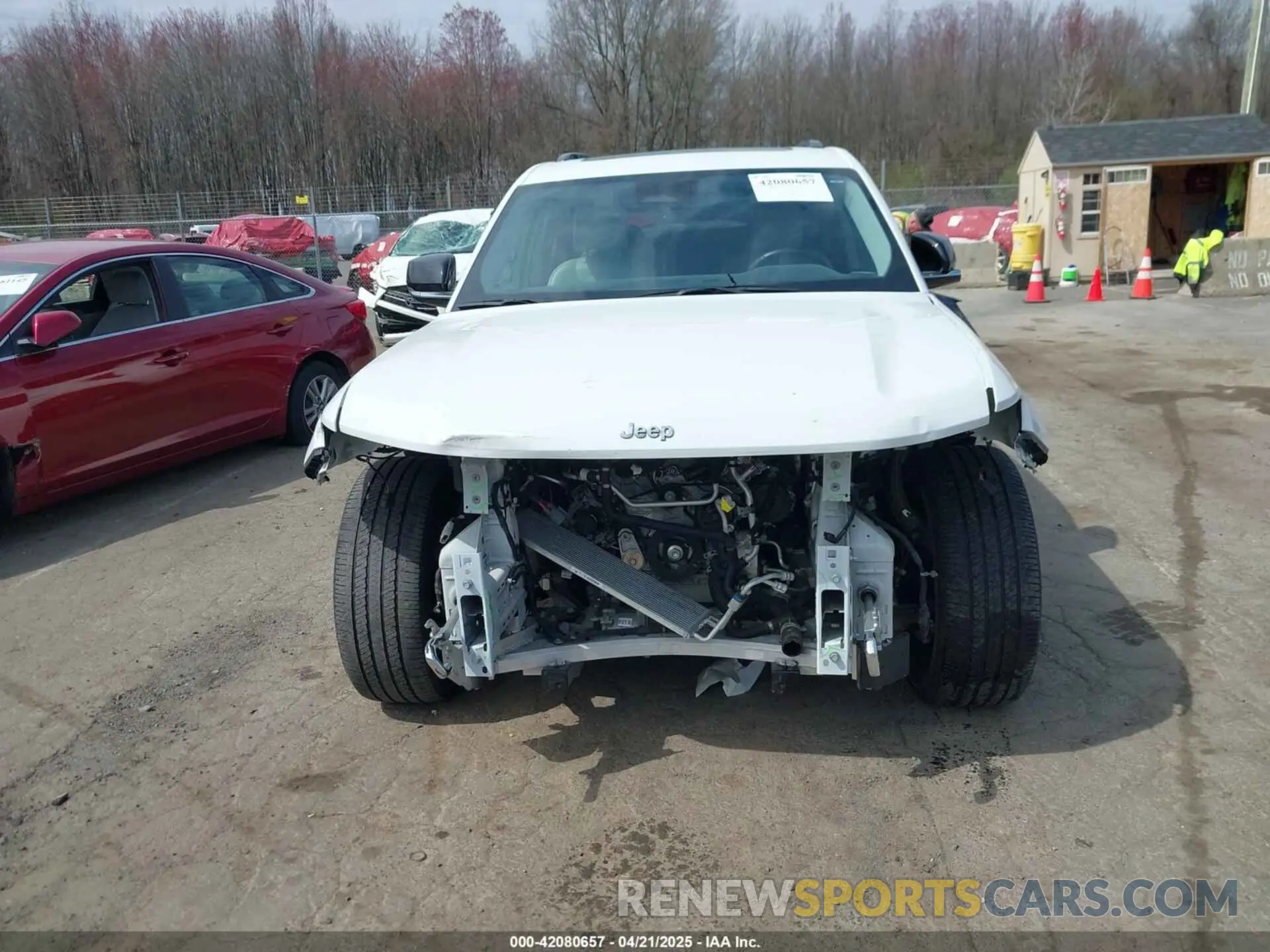 12 Photograph of a damaged car 1C4RJKDG9N8559384 JEEP GRAND CHEROKEE L 2022