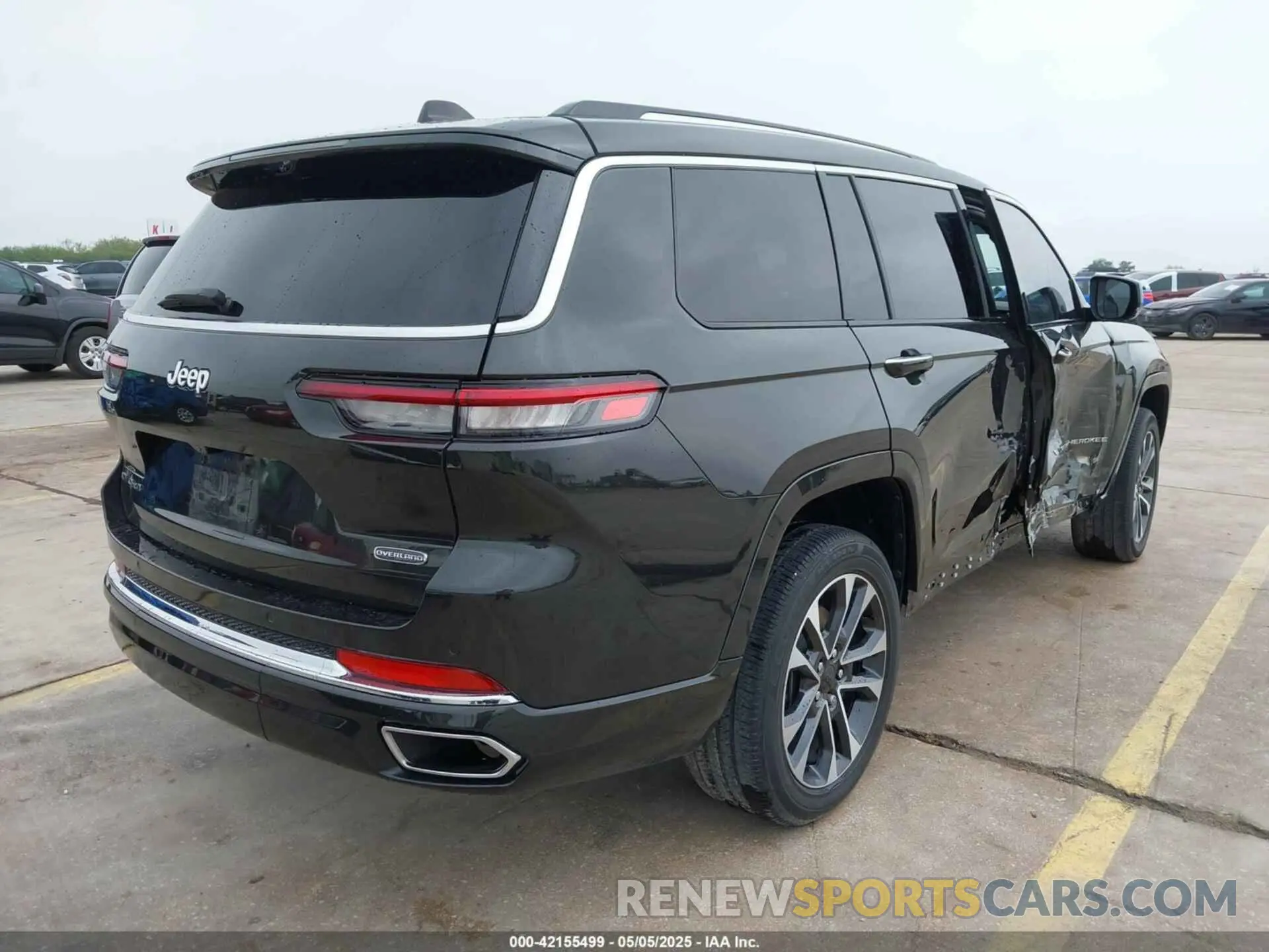 4 Photograph of a damaged car 1C4RJKDG9N8564844 JEEP GRAND CHEROKEE L 2022
