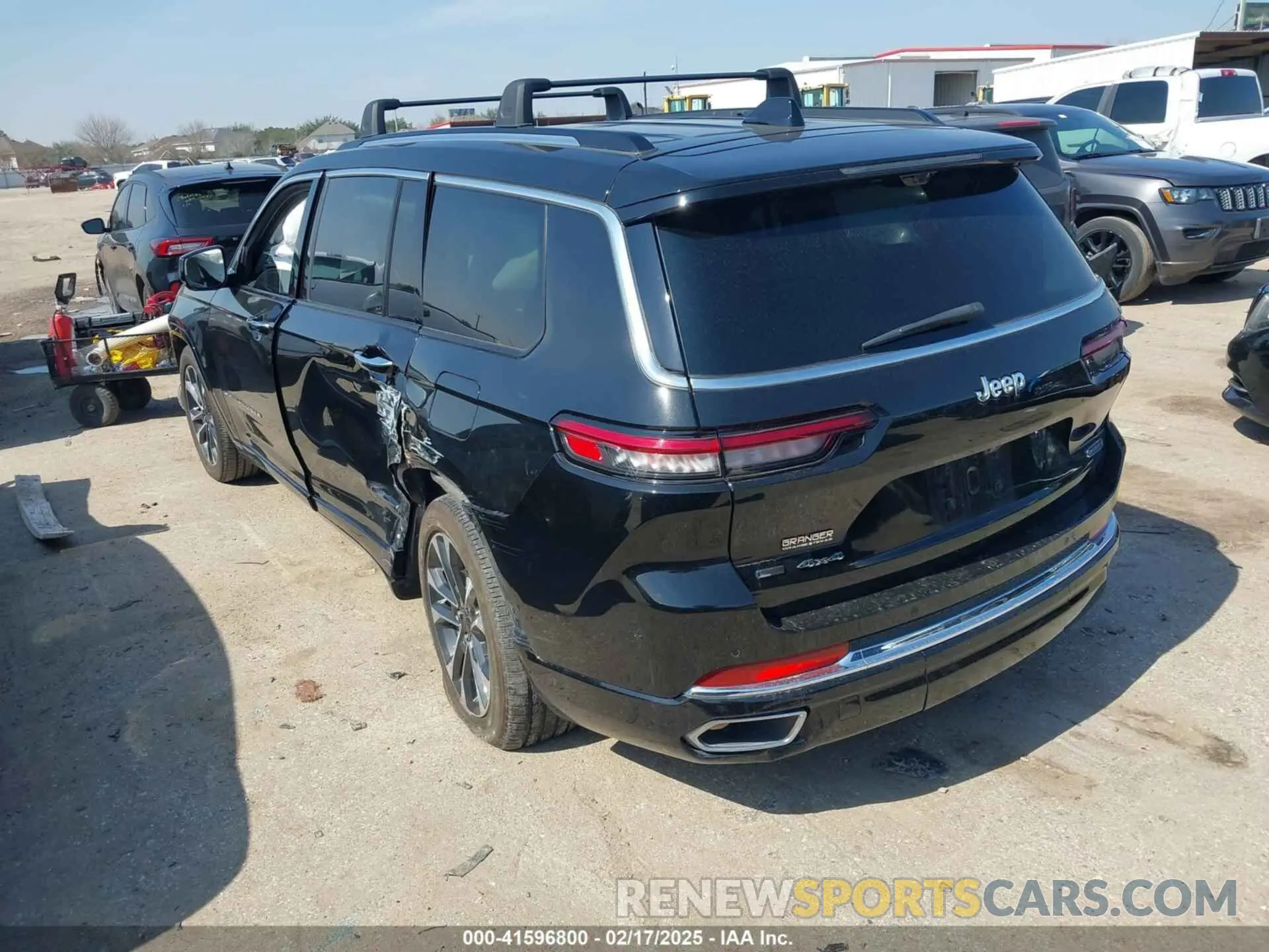 3 Photograph of a damaged car 1C4RJKDT5N8528212 JEEP GRAND CHEROKEE L 2022