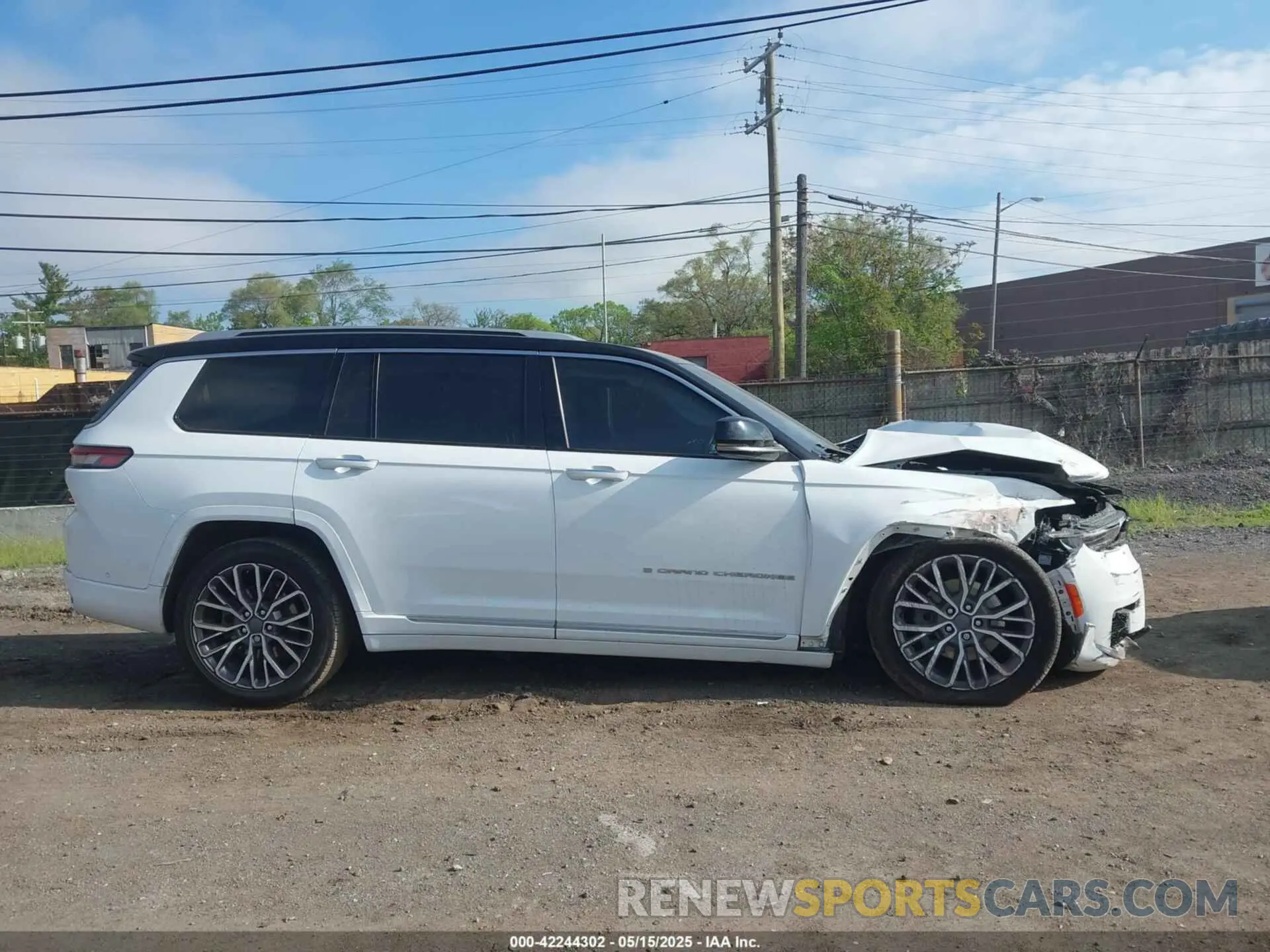 13 Photograph of a damaged car 1C4RJKETXN8559115 JEEP GRAND CHEROKEE L 2022