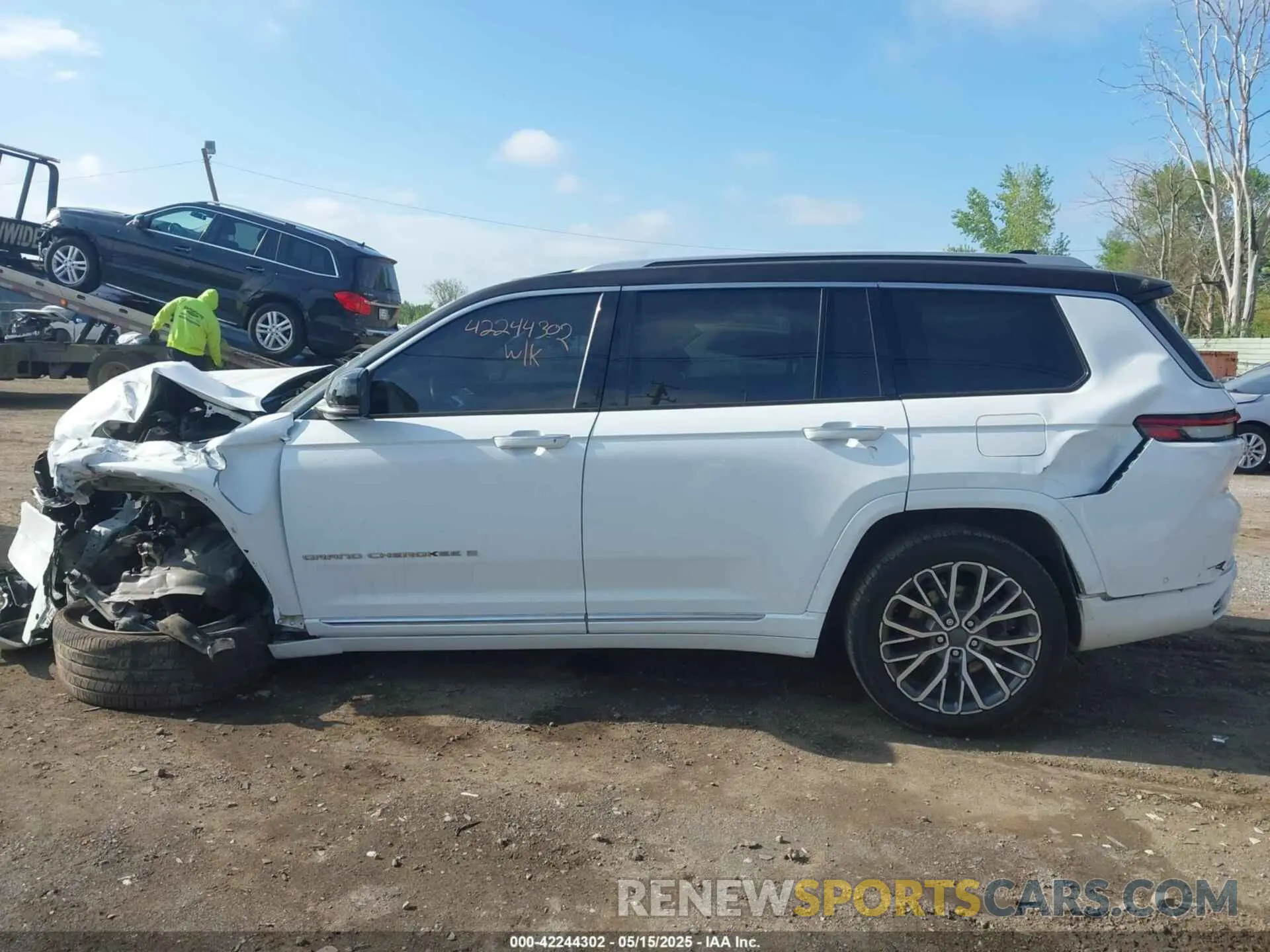 14 Photograph of a damaged car 1C4RJKETXN8559115 JEEP GRAND CHEROKEE L 2022