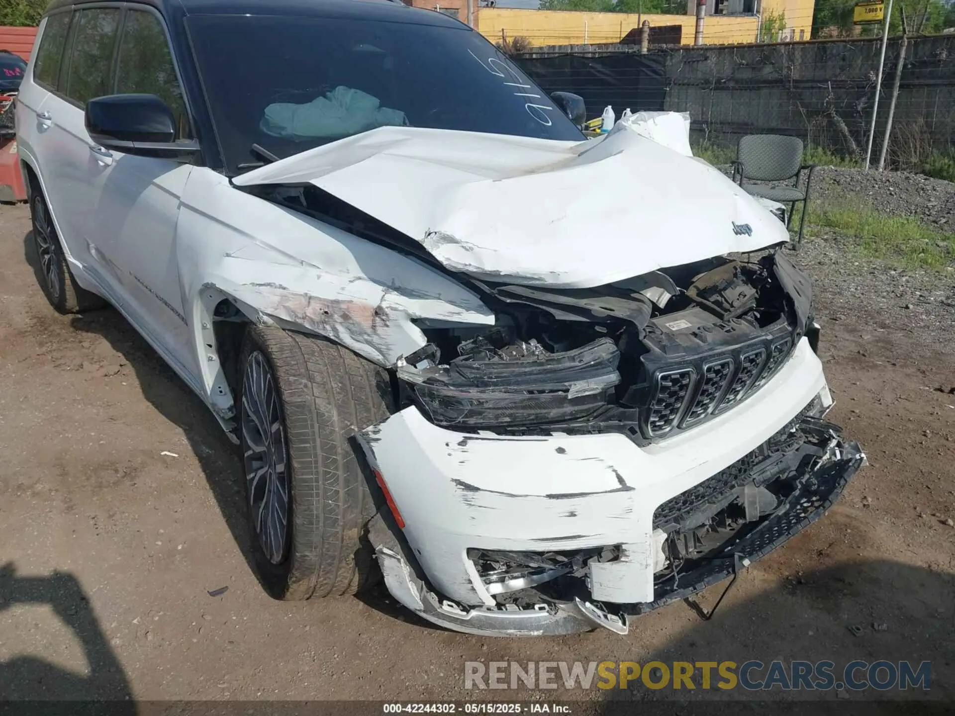 17 Photograph of a damaged car 1C4RJKETXN8559115 JEEP GRAND CHEROKEE L 2022