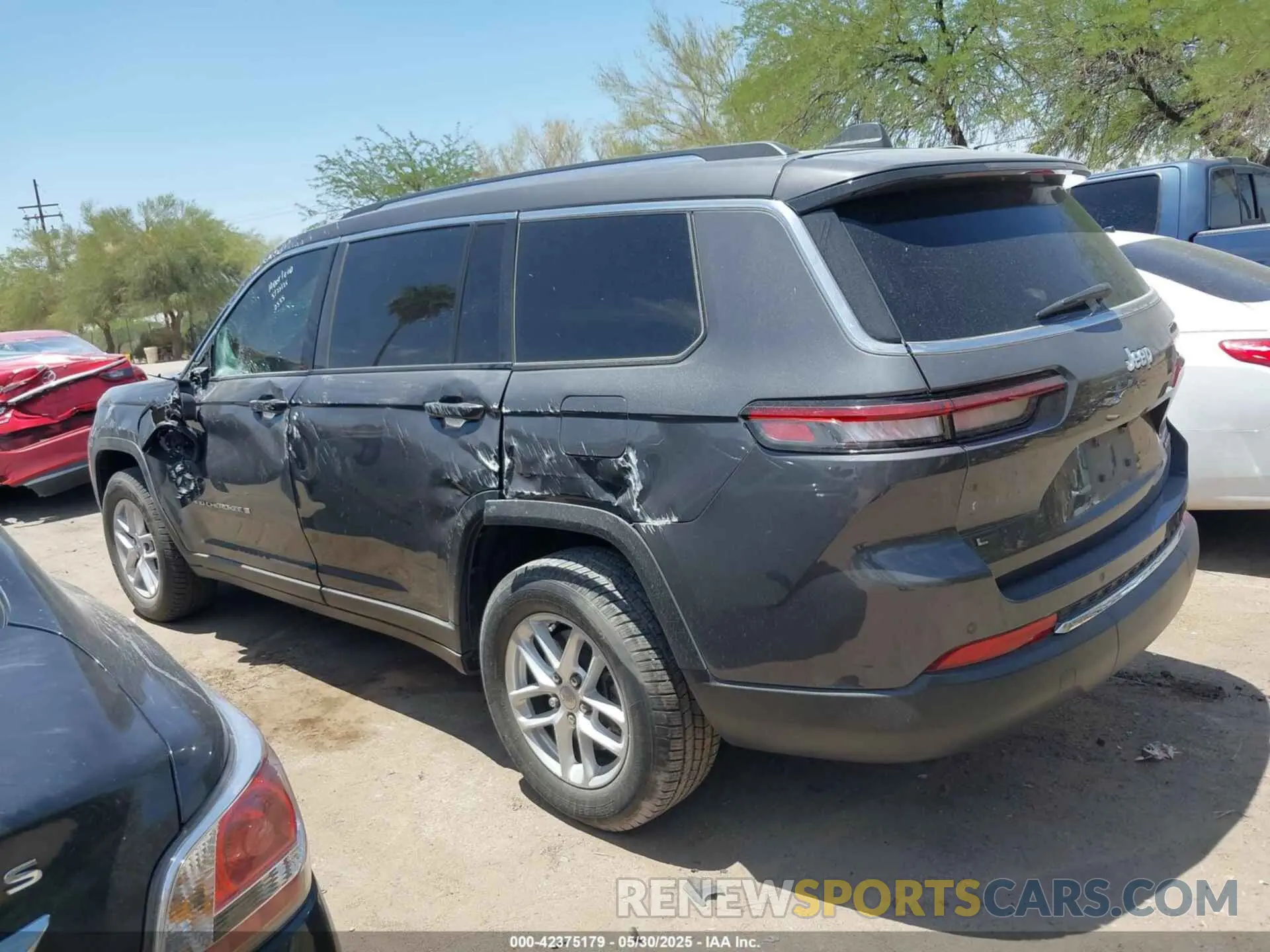 13 Photograph of a damaged car 1C4RJJAG1P8754851 JEEP GRAND CHEROKEE L 2023