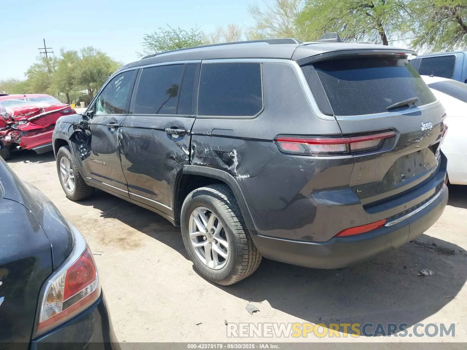 3 Photograph of a damaged car 1C4RJJAG1P8754851 JEEP GRAND CHEROKEE L 2023