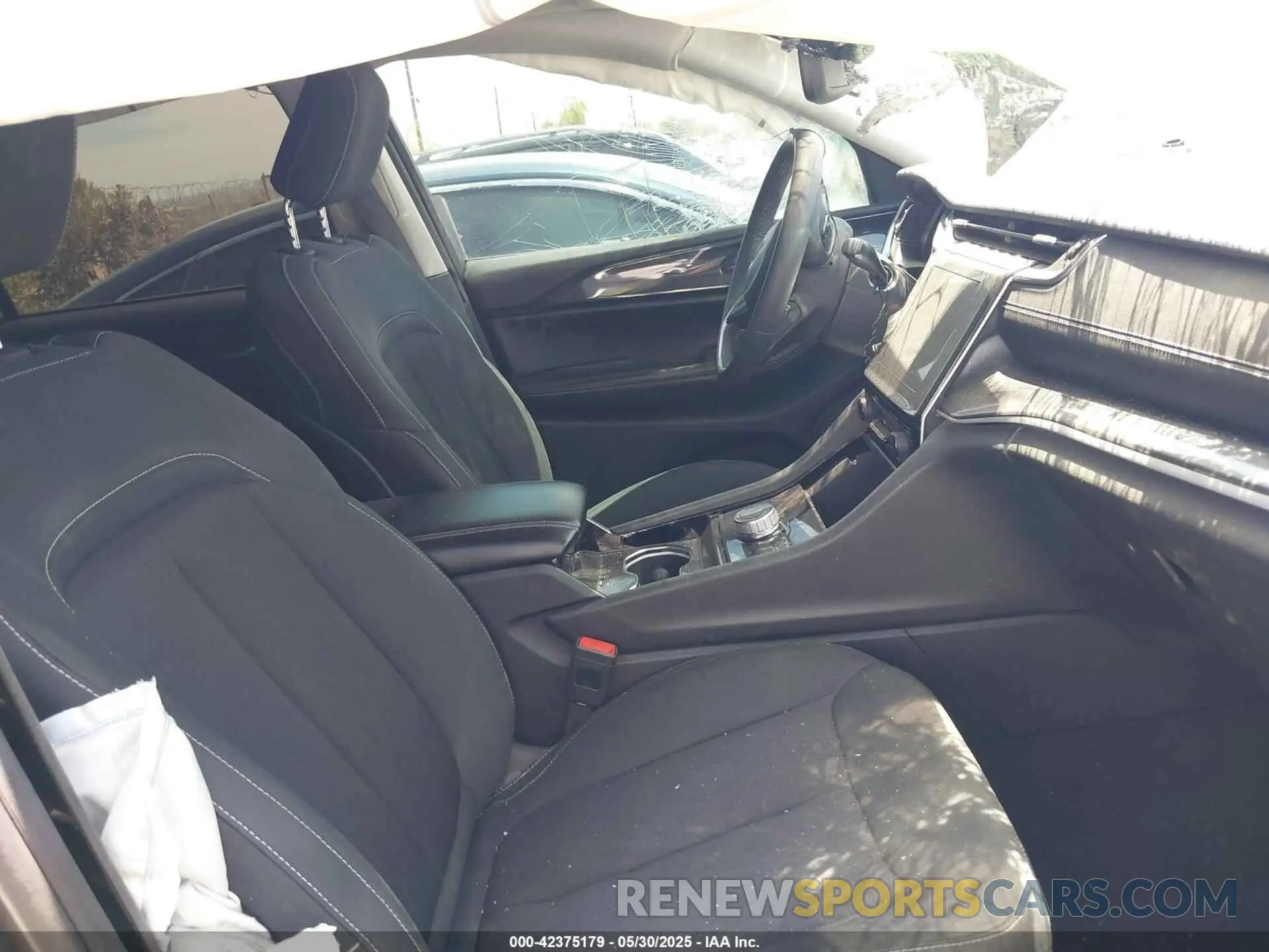 5 Photograph of a damaged car 1C4RJJAG1P8754851 JEEP GRAND CHEROKEE L 2023