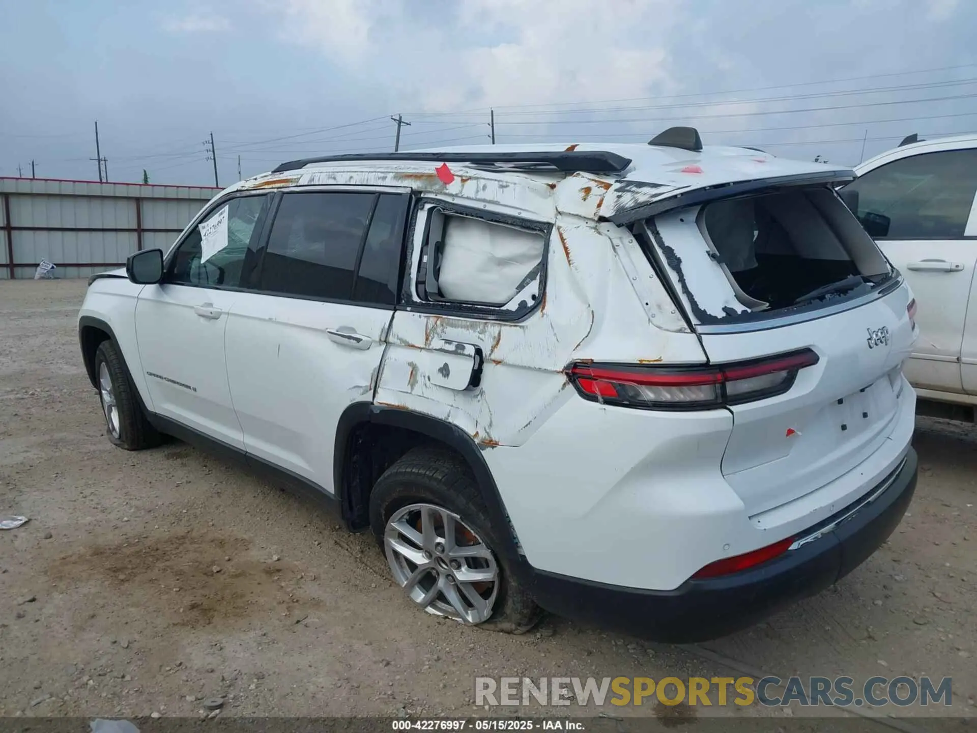 3 Photograph of a damaged car 1C4RJJAG3P8835480 JEEP GRAND CHEROKEE L 2023