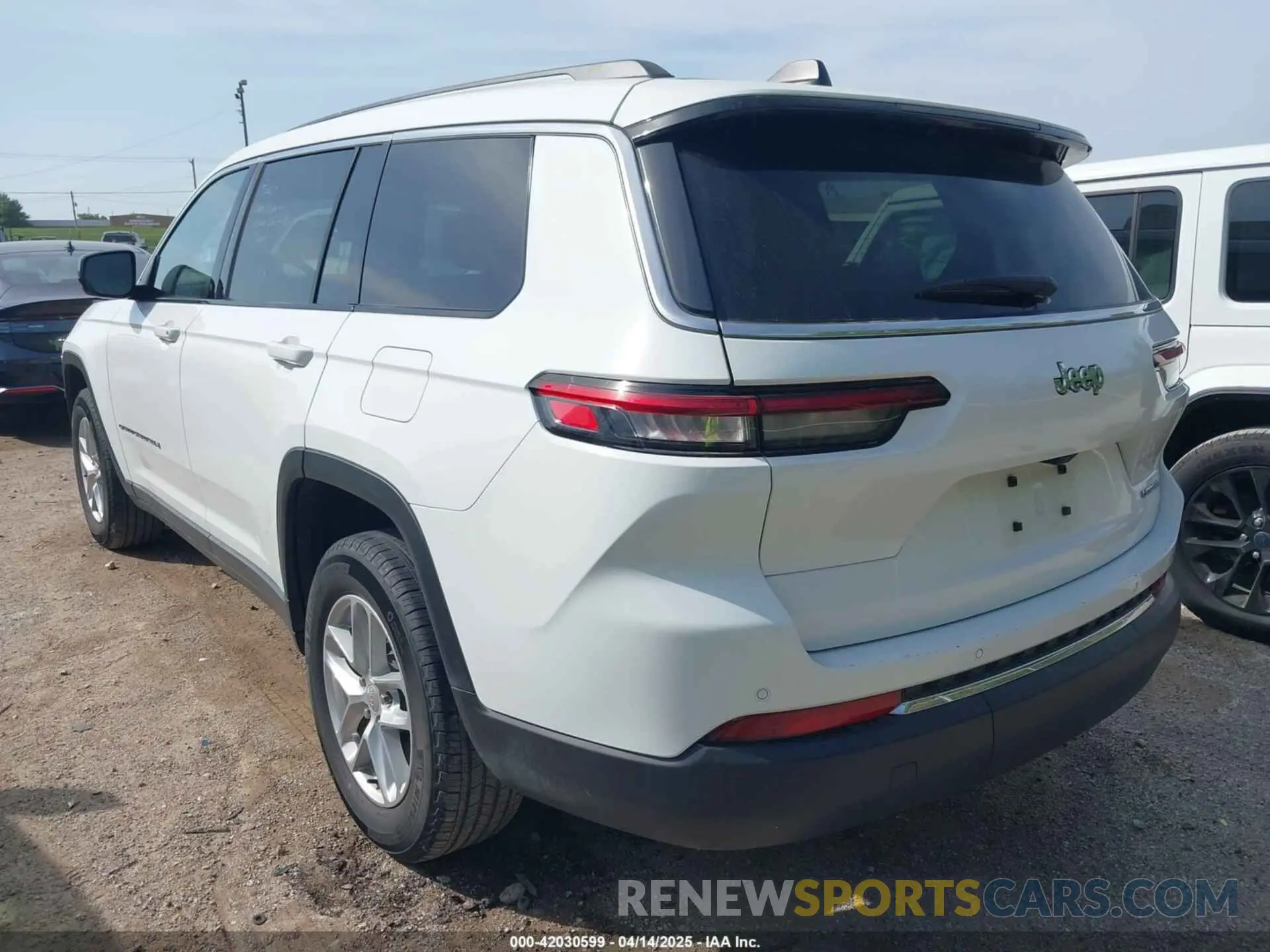 3 Photograph of a damaged car 1C4RJJAG3P8867331 JEEP GRAND CHEROKEE L 2023