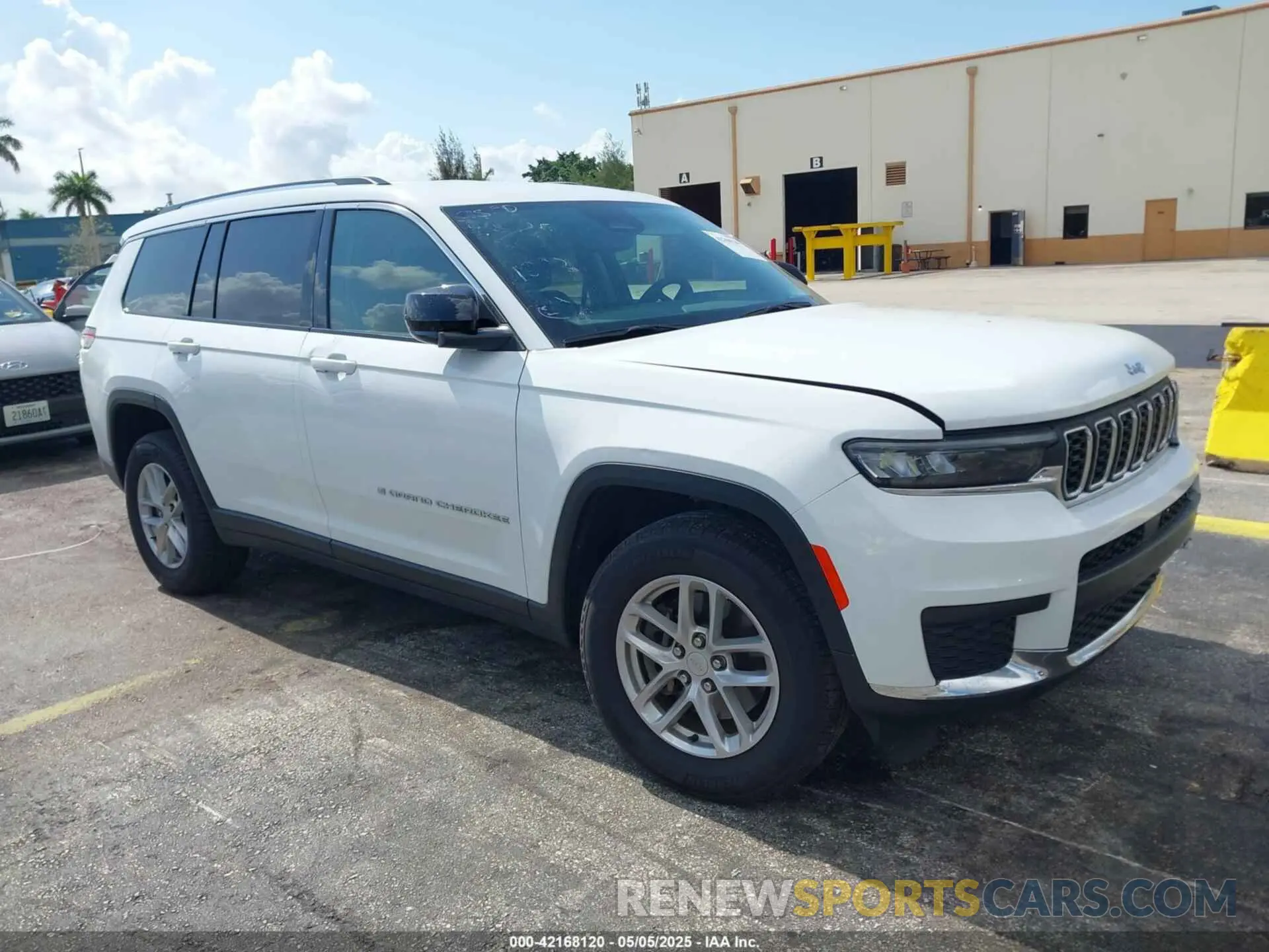 1 Photograph of a damaged car 1C4RJJAG3P8901882 JEEP GRAND CHEROKEE L 2023