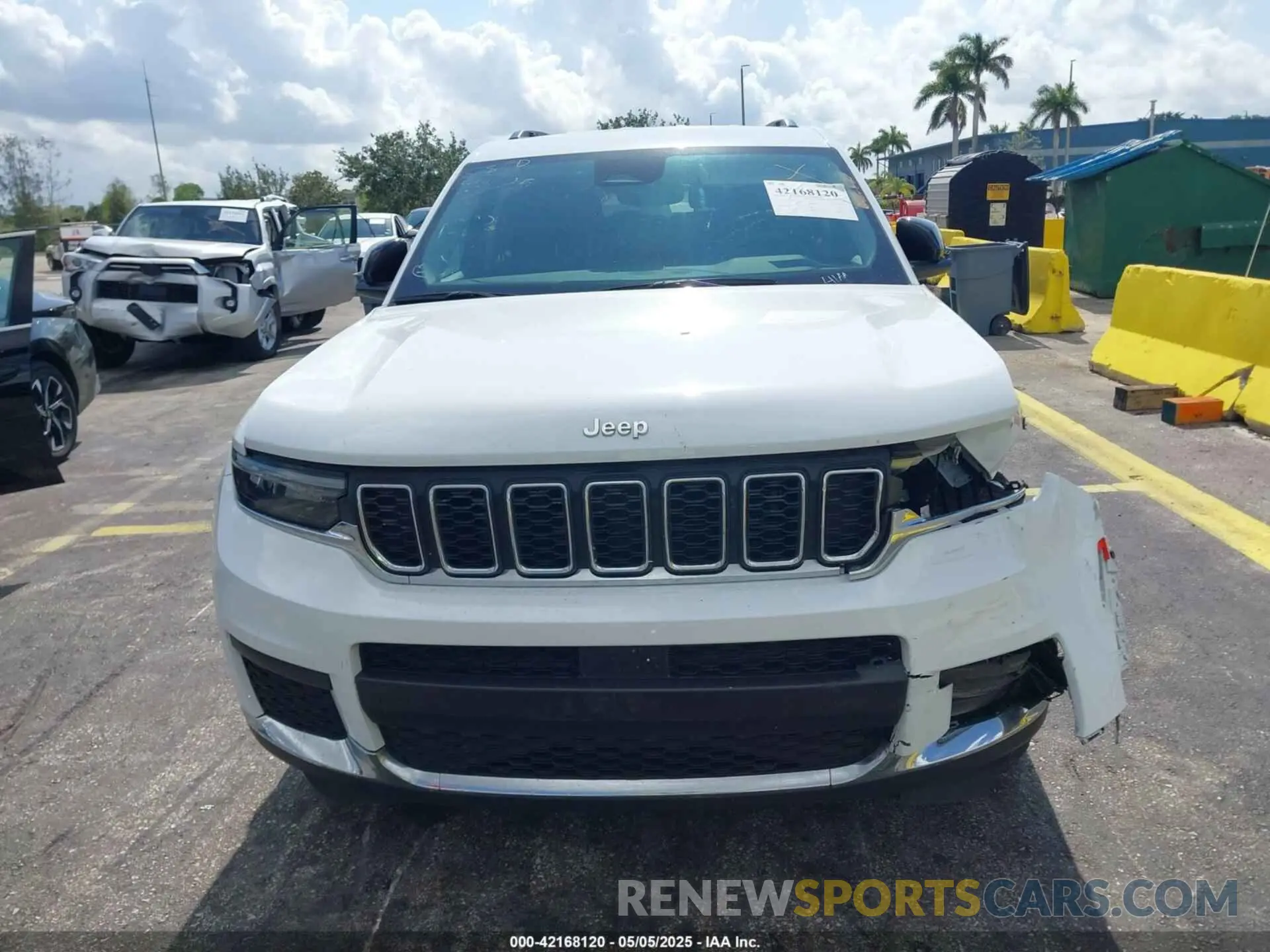 12 Photograph of a damaged car 1C4RJJAG3P8901882 JEEP GRAND CHEROKEE L 2023