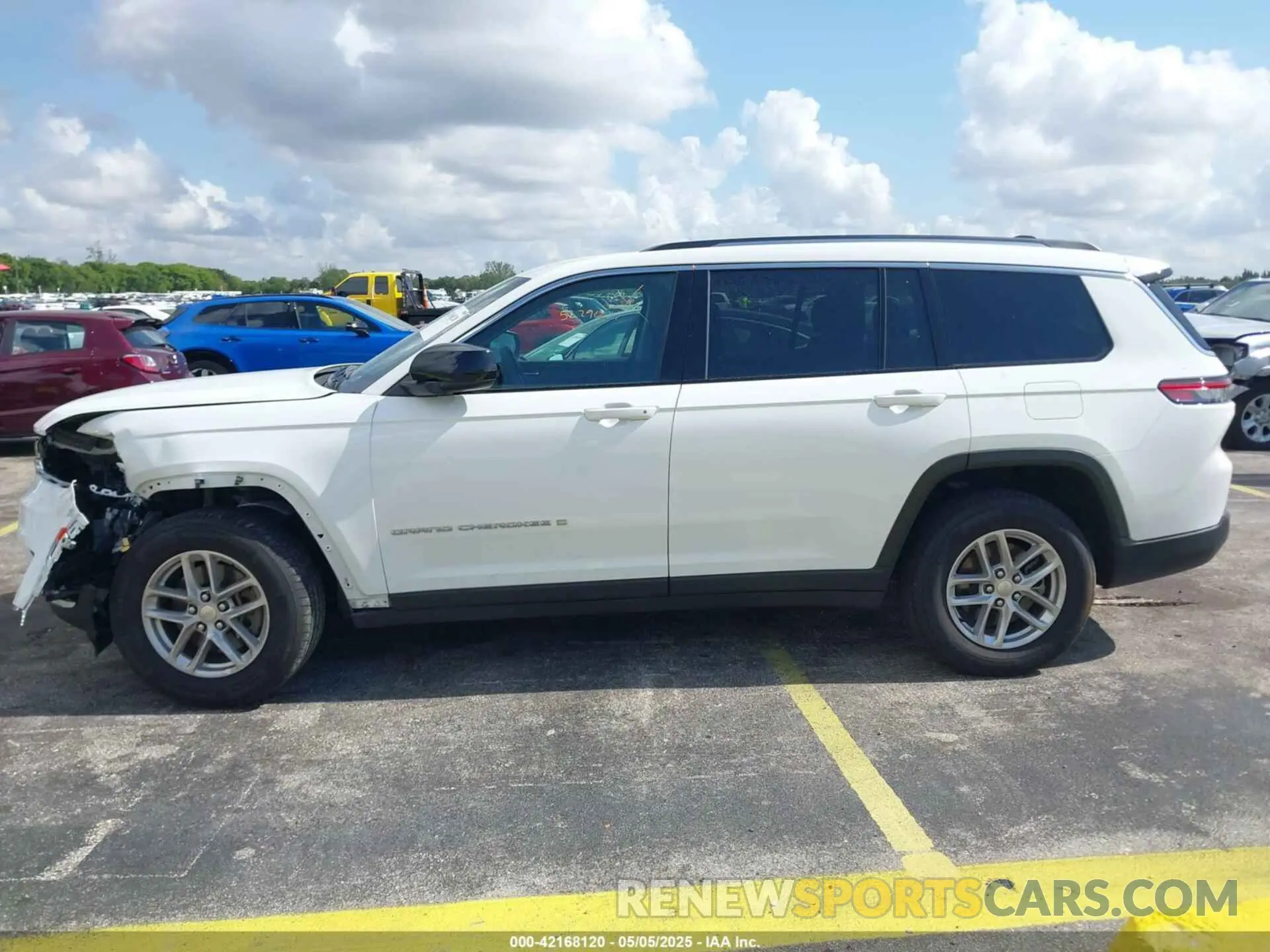 14 Photograph of a damaged car 1C4RJJAG3P8901882 JEEP GRAND CHEROKEE L 2023