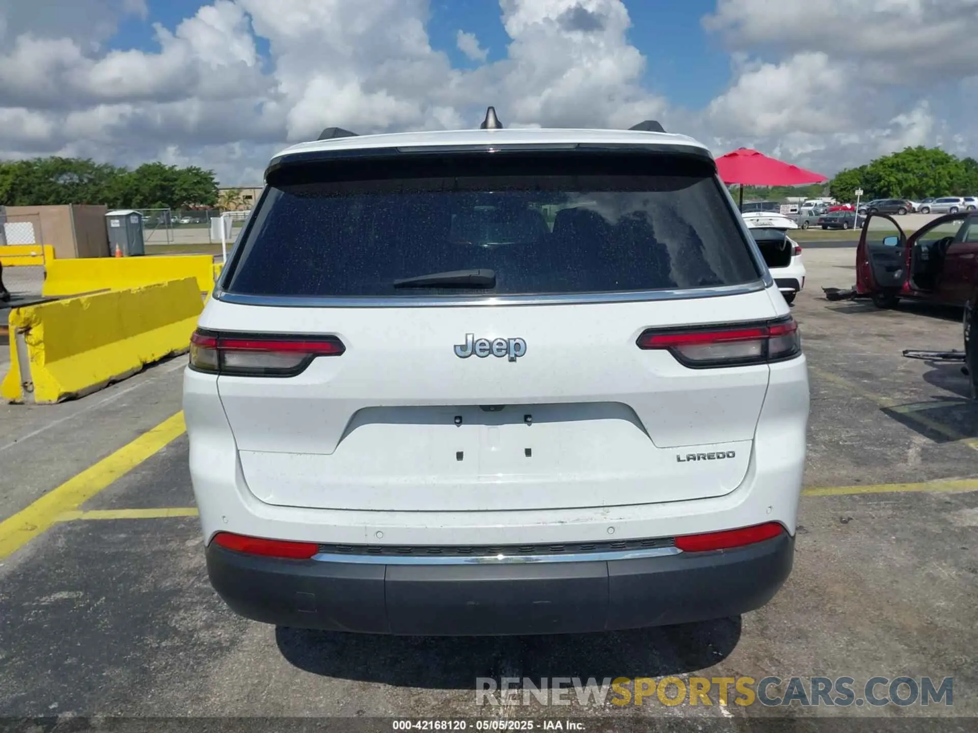 16 Photograph of a damaged car 1C4RJJAG3P8901882 JEEP GRAND CHEROKEE L 2023