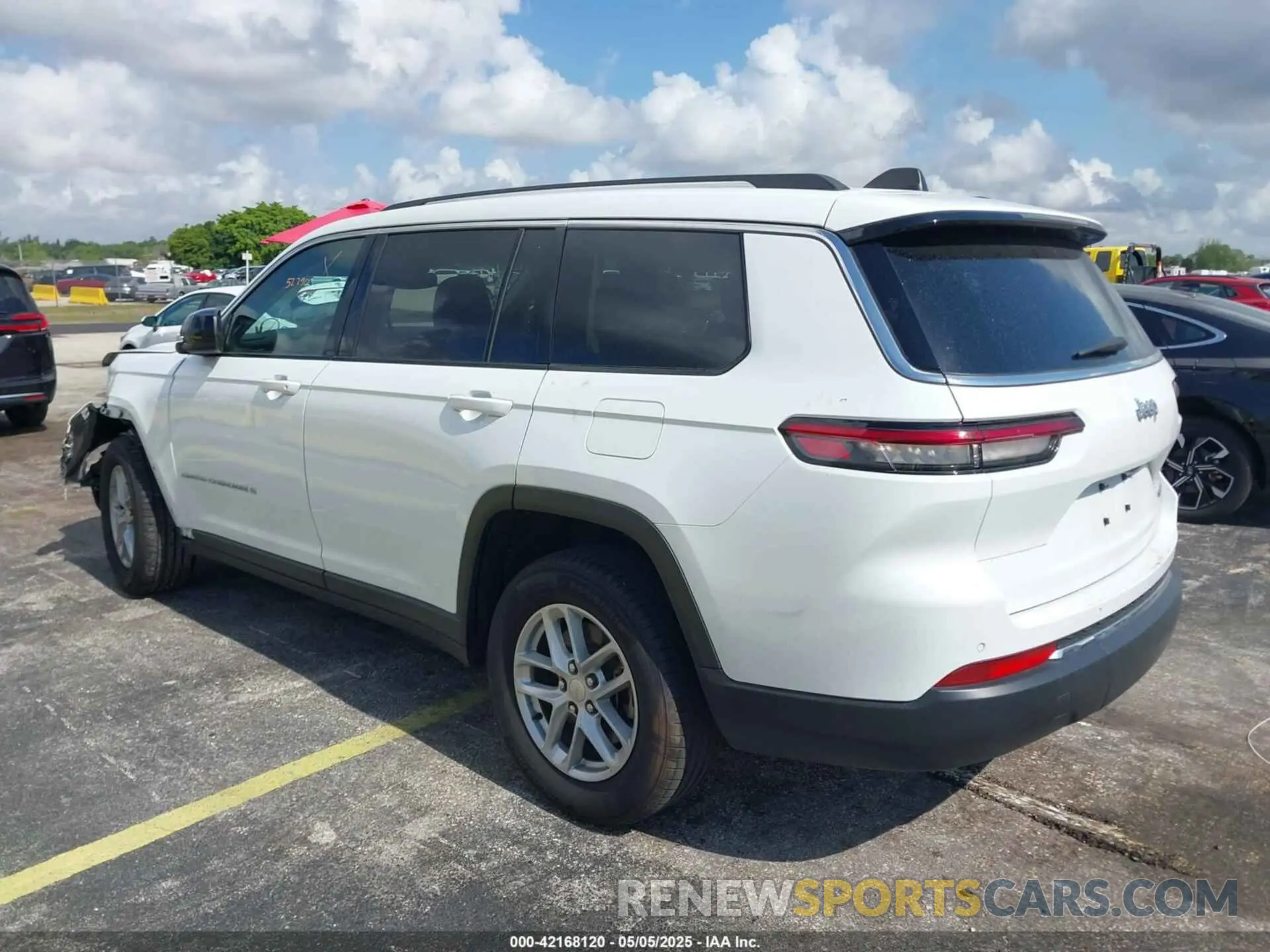 3 Photograph of a damaged car 1C4RJJAG3P8901882 JEEP GRAND CHEROKEE L 2023