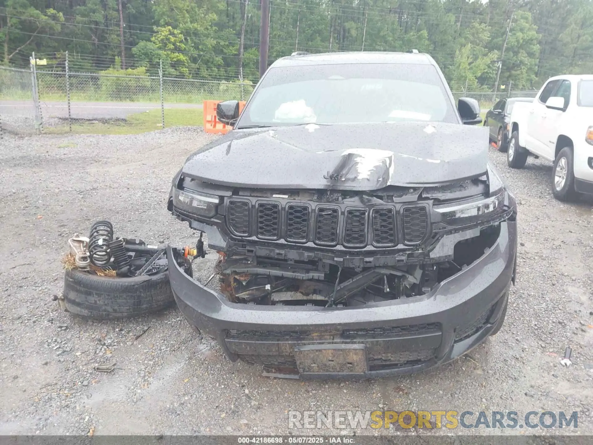 6 Photograph of a damaged car 1C4RJJAG4P8836508 JEEP GRAND CHEROKEE L 2023
