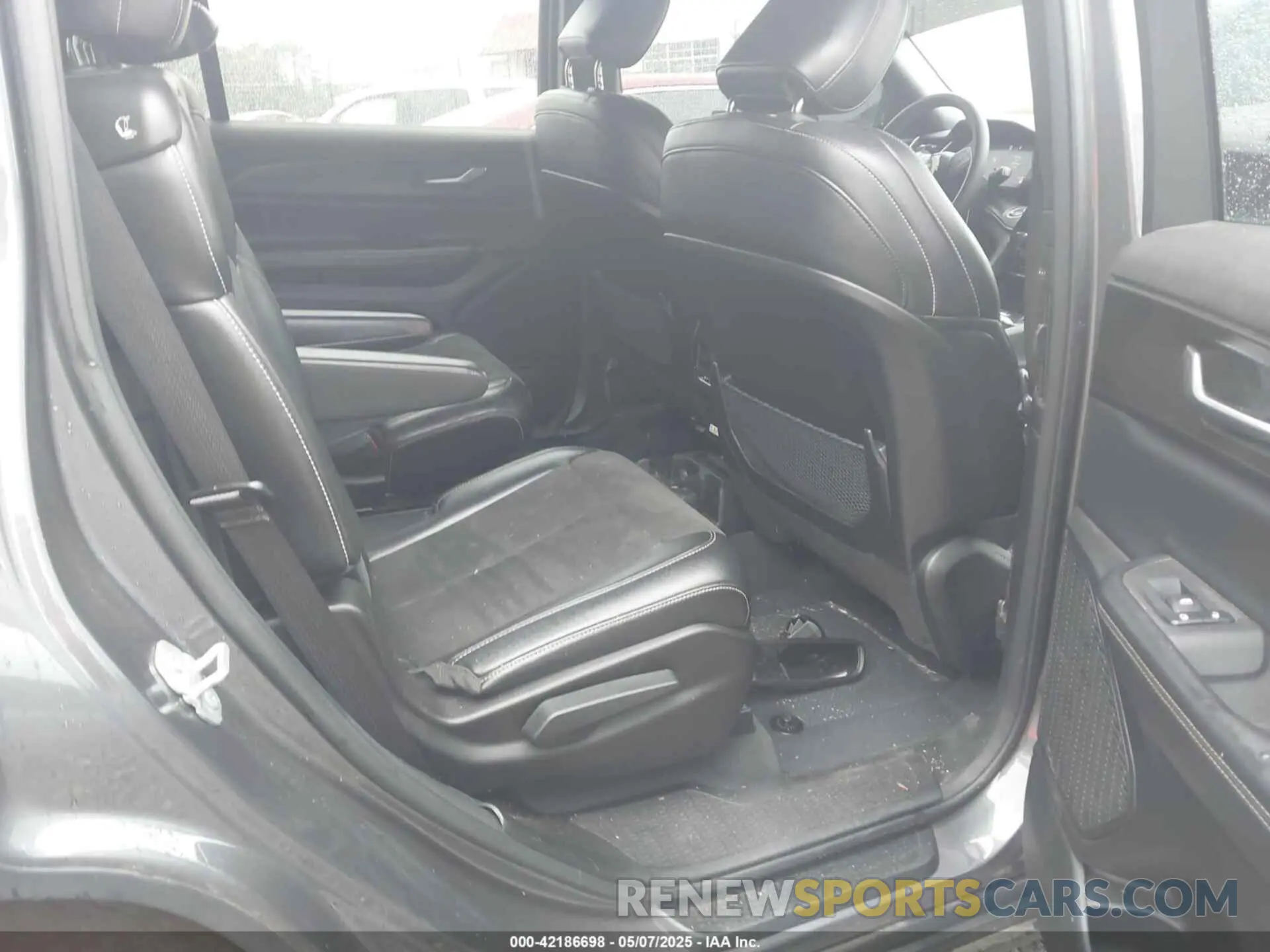 8 Photograph of a damaged car 1C4RJJAG4P8836508 JEEP GRAND CHEROKEE L 2023