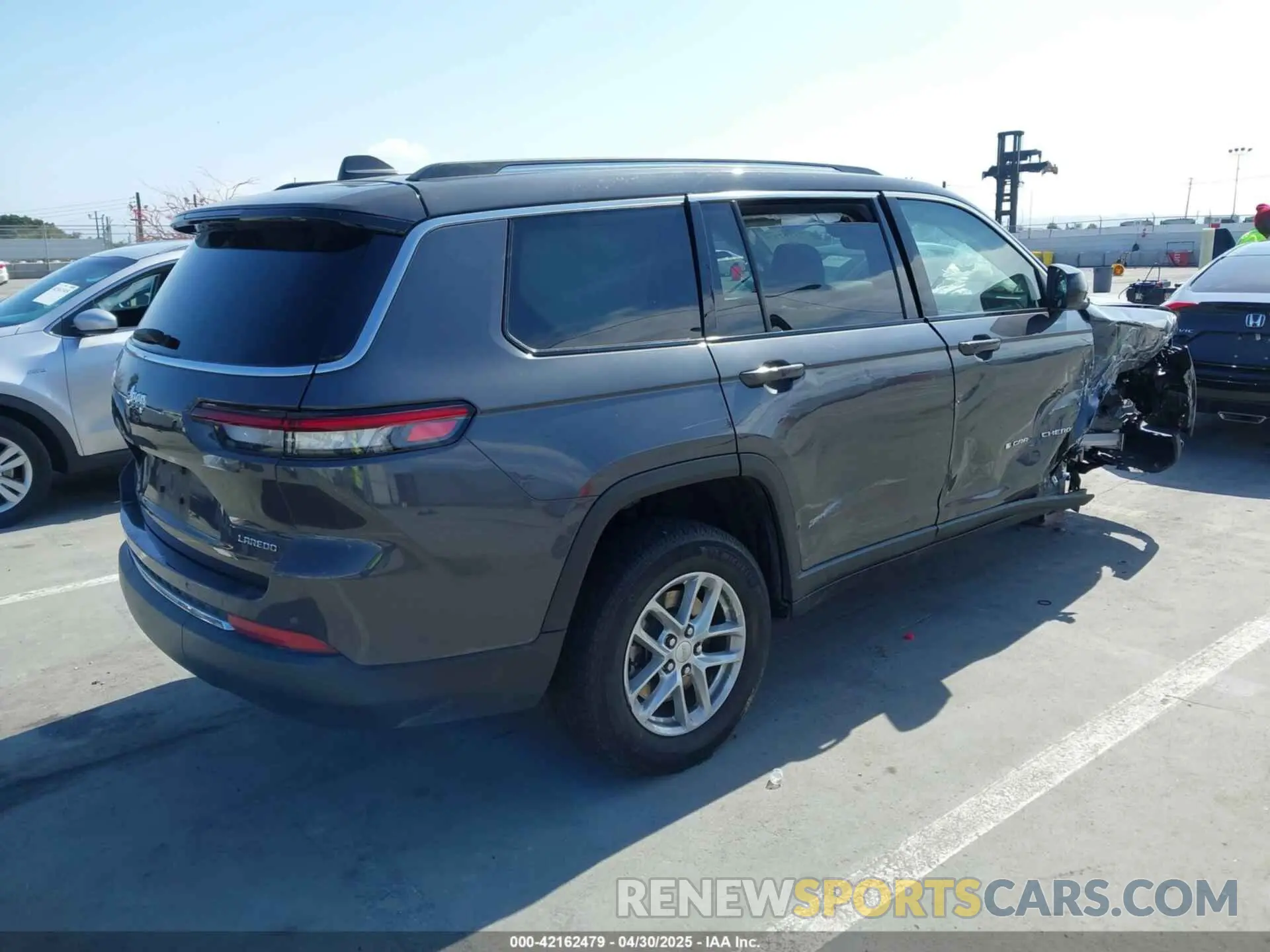 4 Photograph of a damaged car 1C4RJJAG6P8869591 JEEP GRAND CHEROKEE L 2023