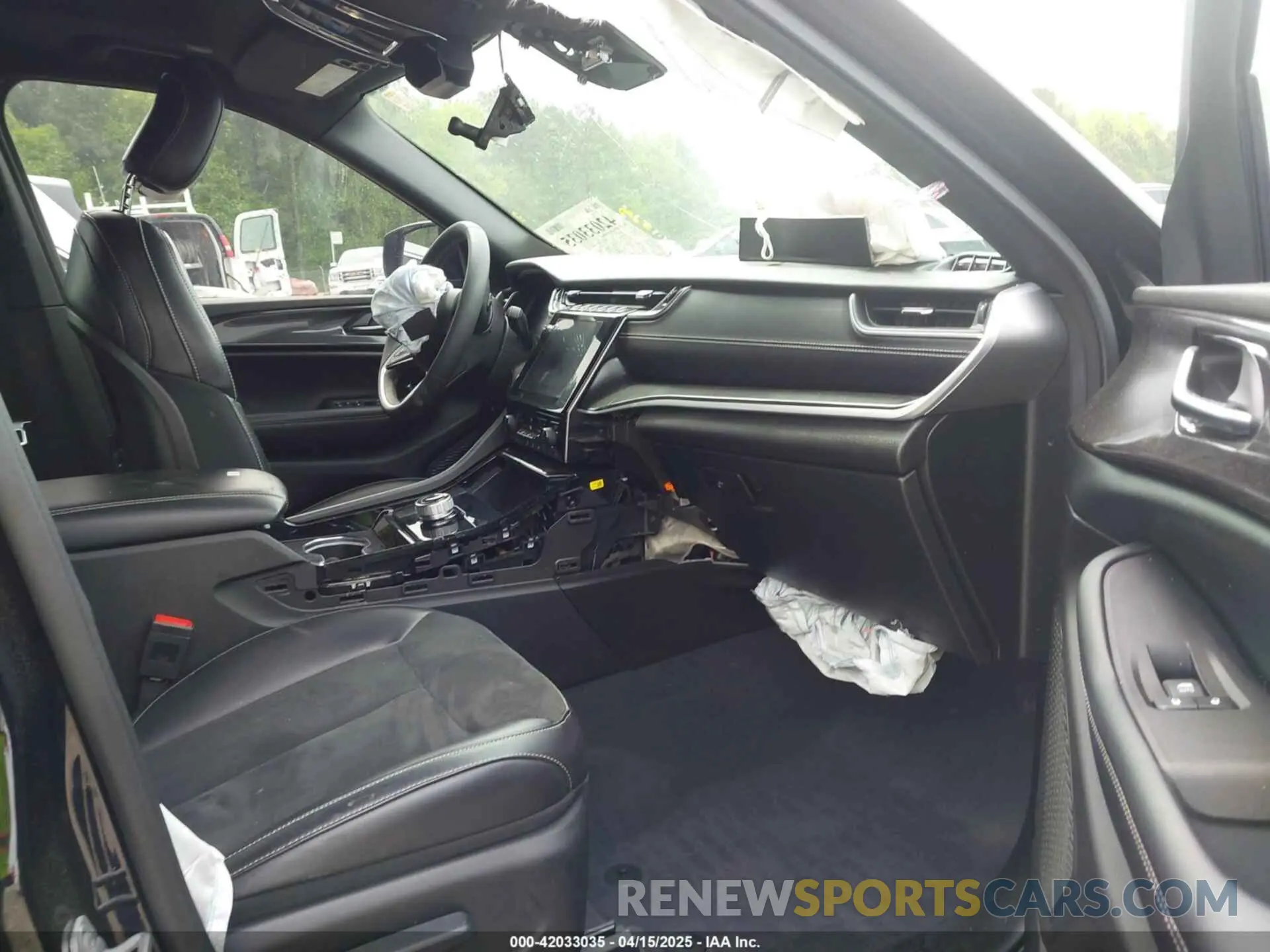 5 Photograph of a damaged car 1C4RJJAG7P8794349 JEEP GRAND CHEROKEE L 2023