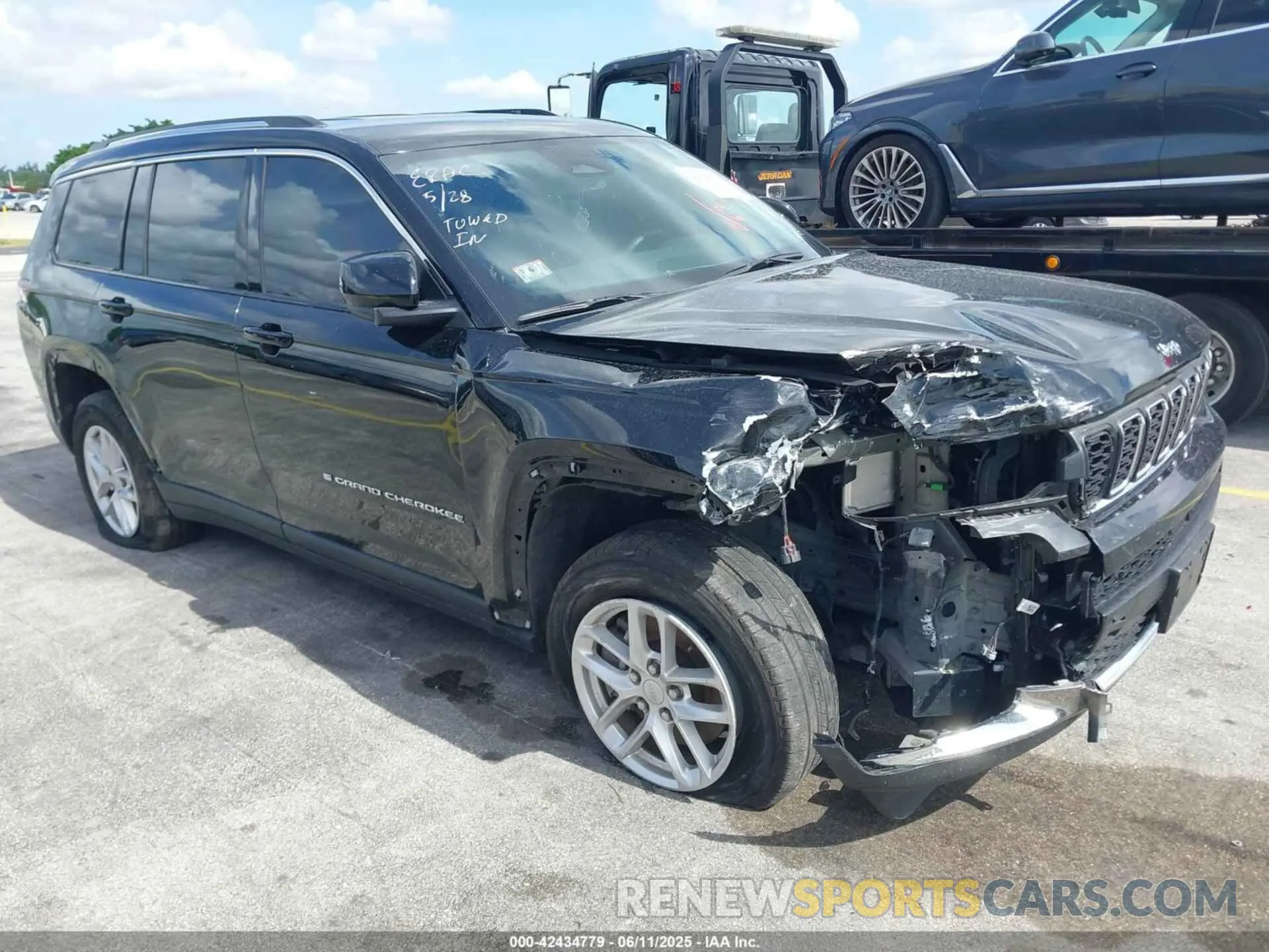1 Photograph of a damaged car 1C4RJJAGXP8879699 JEEP GRAND CHEROKEE L 2023