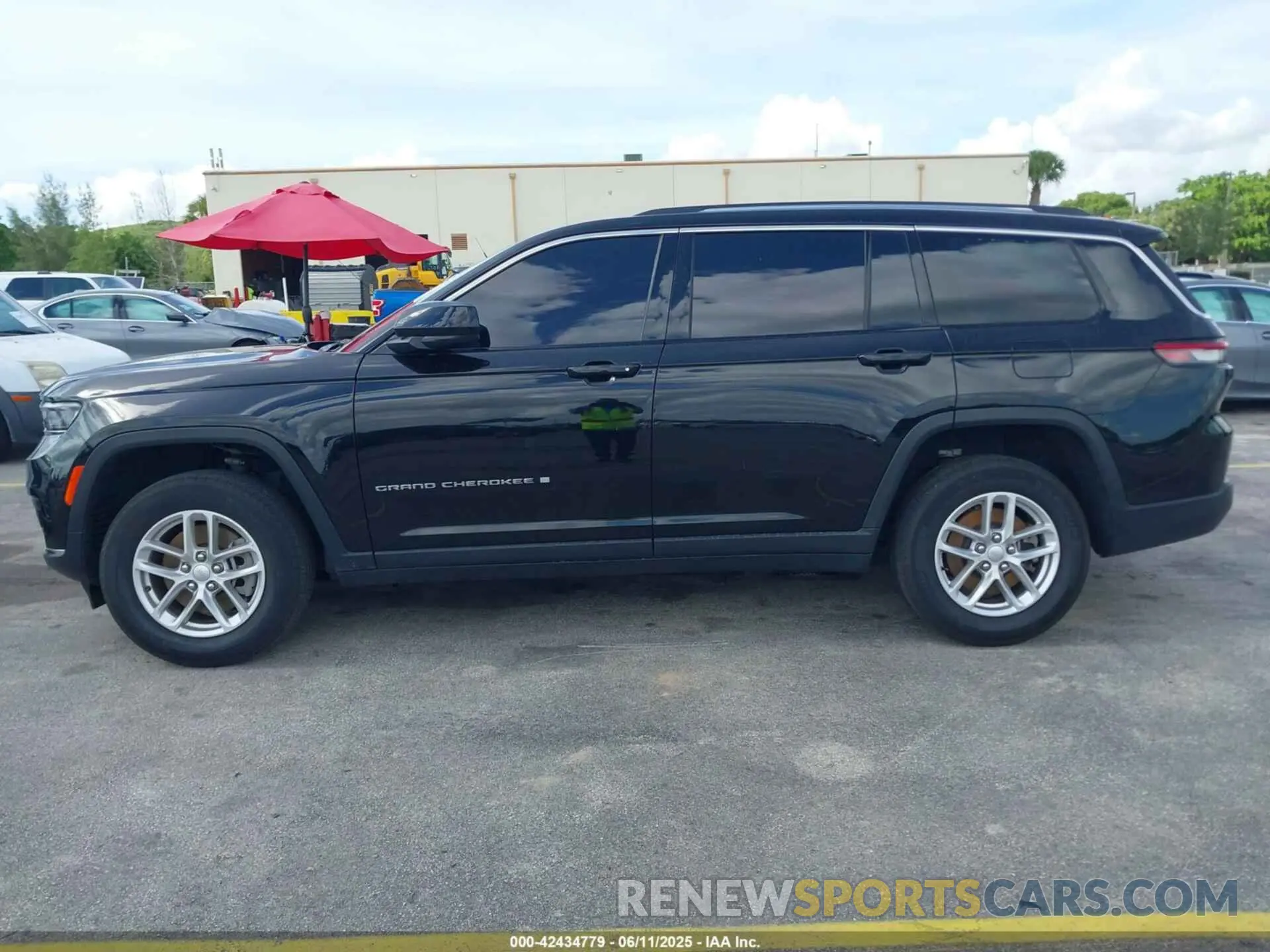 14 Photograph of a damaged car 1C4RJJAGXP8879699 JEEP GRAND CHEROKEE L 2023