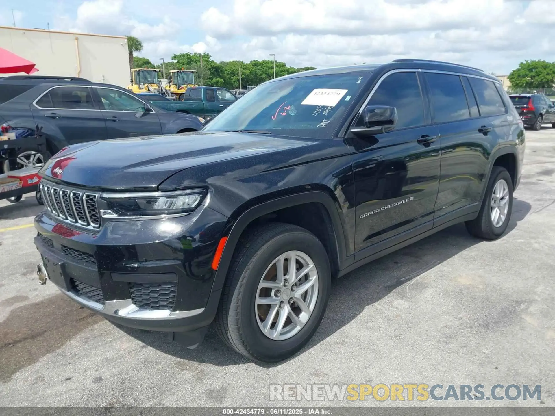 2 Photograph of a damaged car 1C4RJJAGXP8879699 JEEP GRAND CHEROKEE L 2023