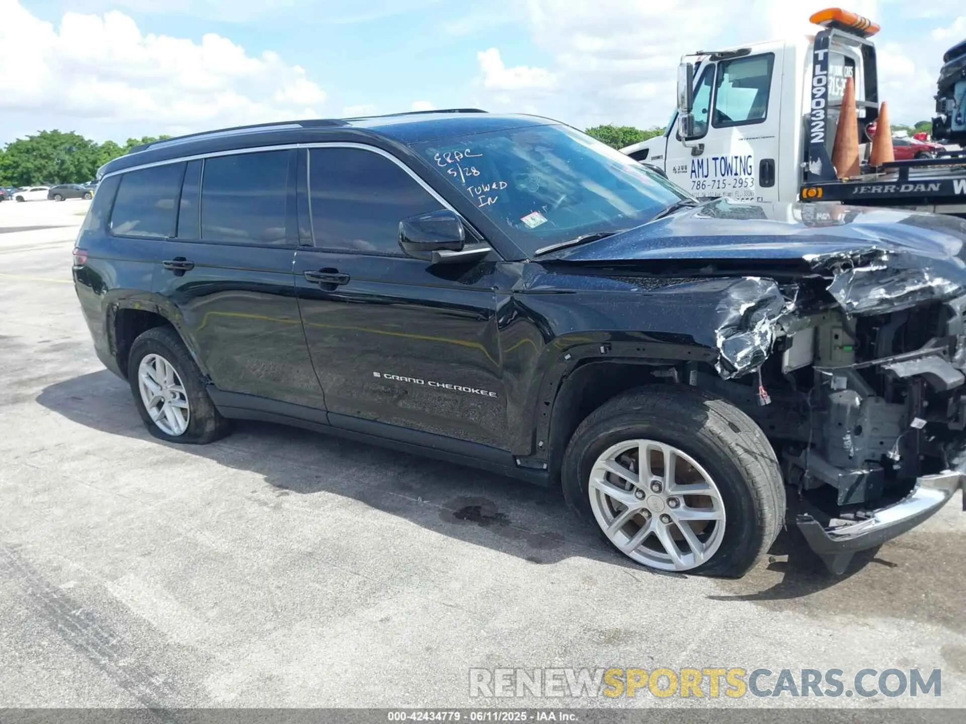6 Photograph of a damaged car 1C4RJJAGXP8879699 JEEP GRAND CHEROKEE L 2023