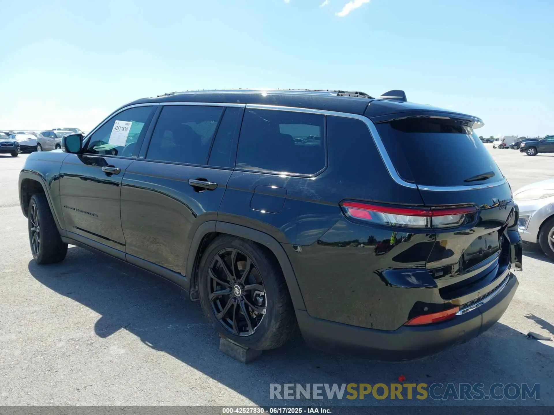 3 Photograph of a damaged car 1C4RJJBG2P8811864 JEEP GRAND CHEROKEE L 2023