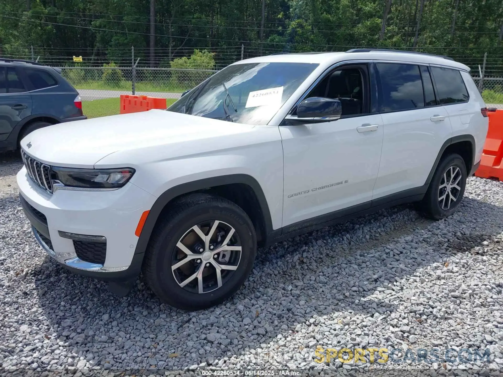 2 Photograph of a damaged car 1C4RJJBG4P8879860 JEEP GRAND CHEROKEE L 2023