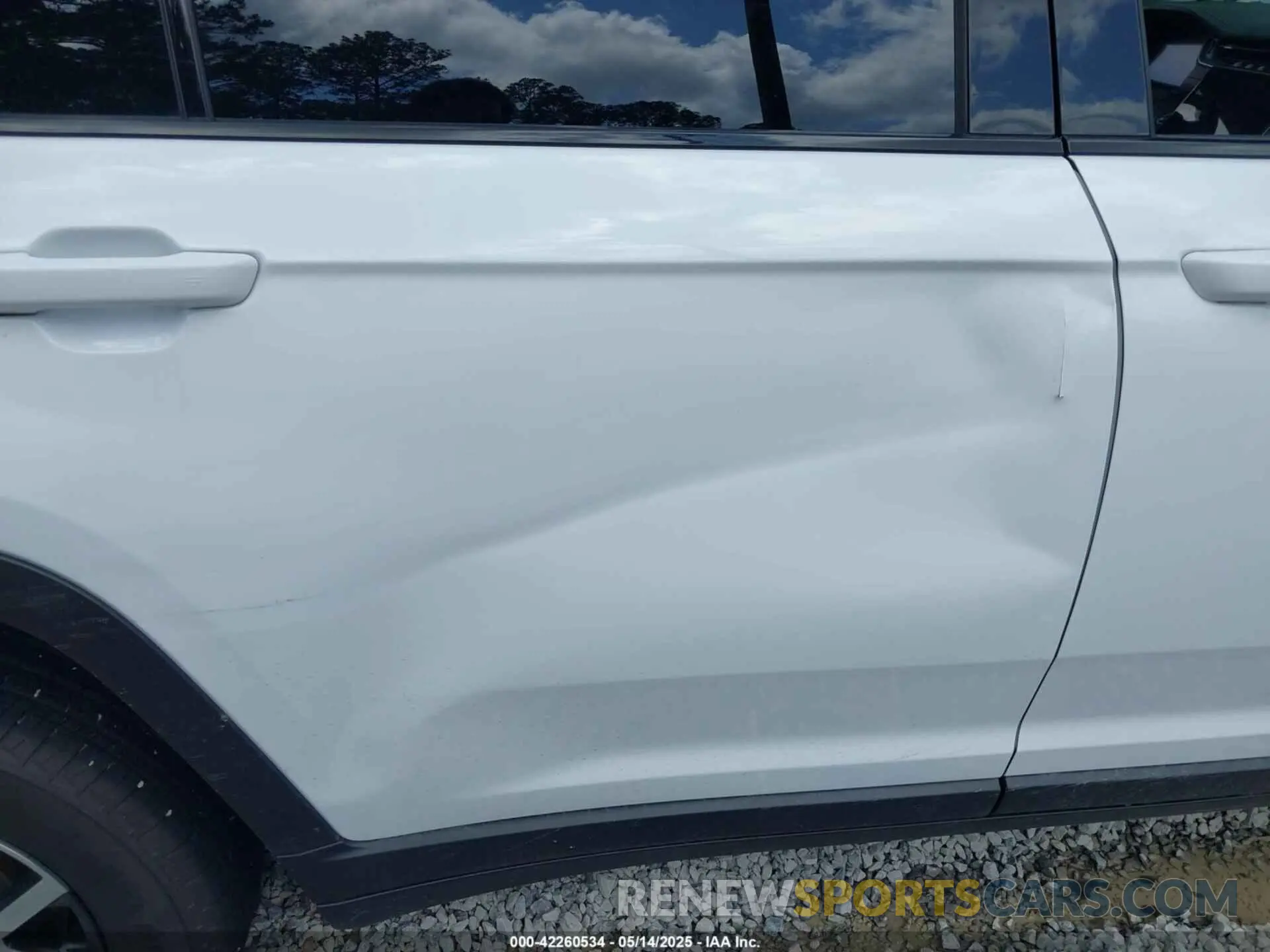 6 Photograph of a damaged car 1C4RJJBG4P8879860 JEEP GRAND CHEROKEE L 2023