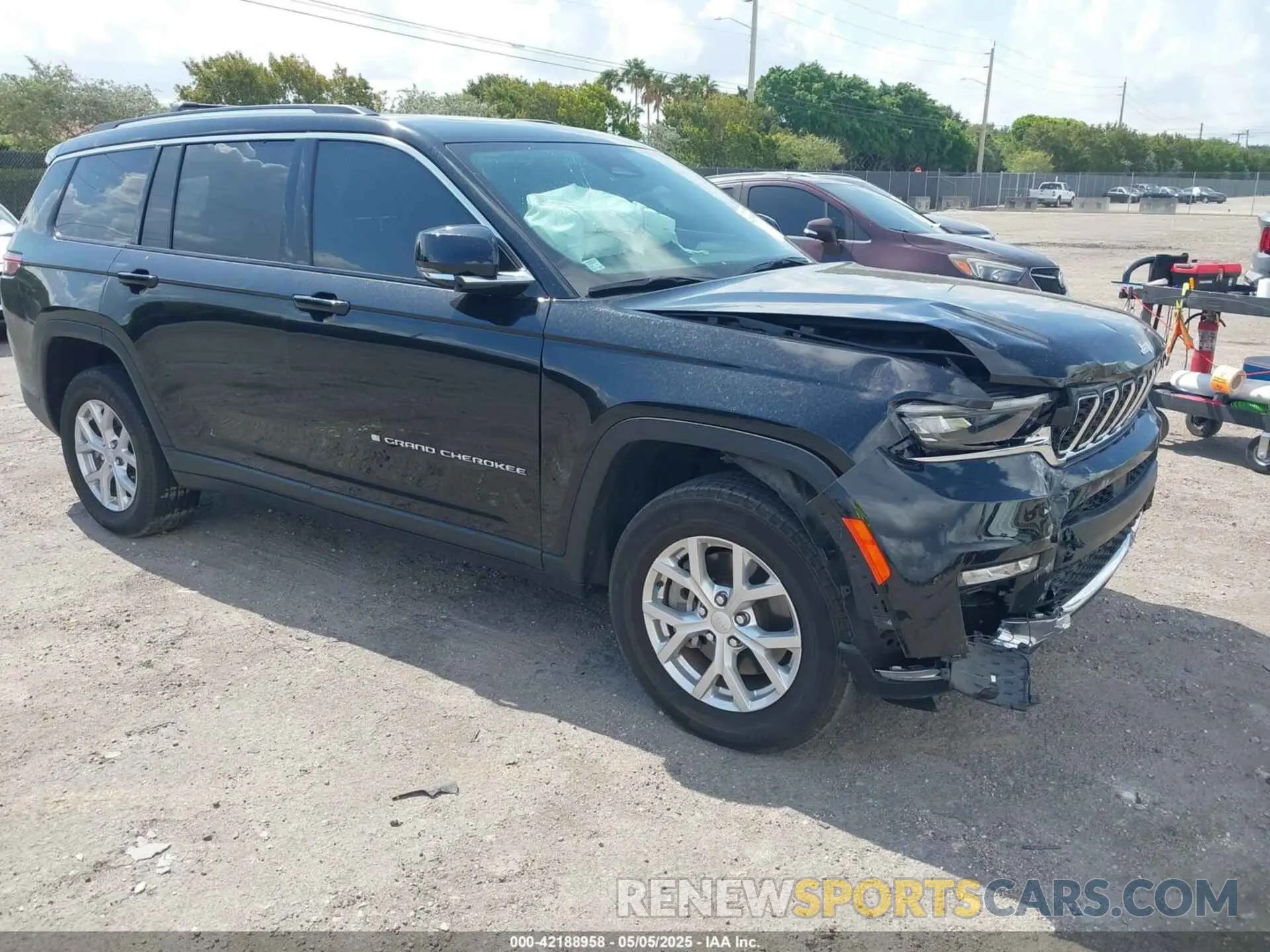 1 Photograph of a damaged car 1C4RJJBG7P8843712 JEEP GRAND CHEROKEE L 2023