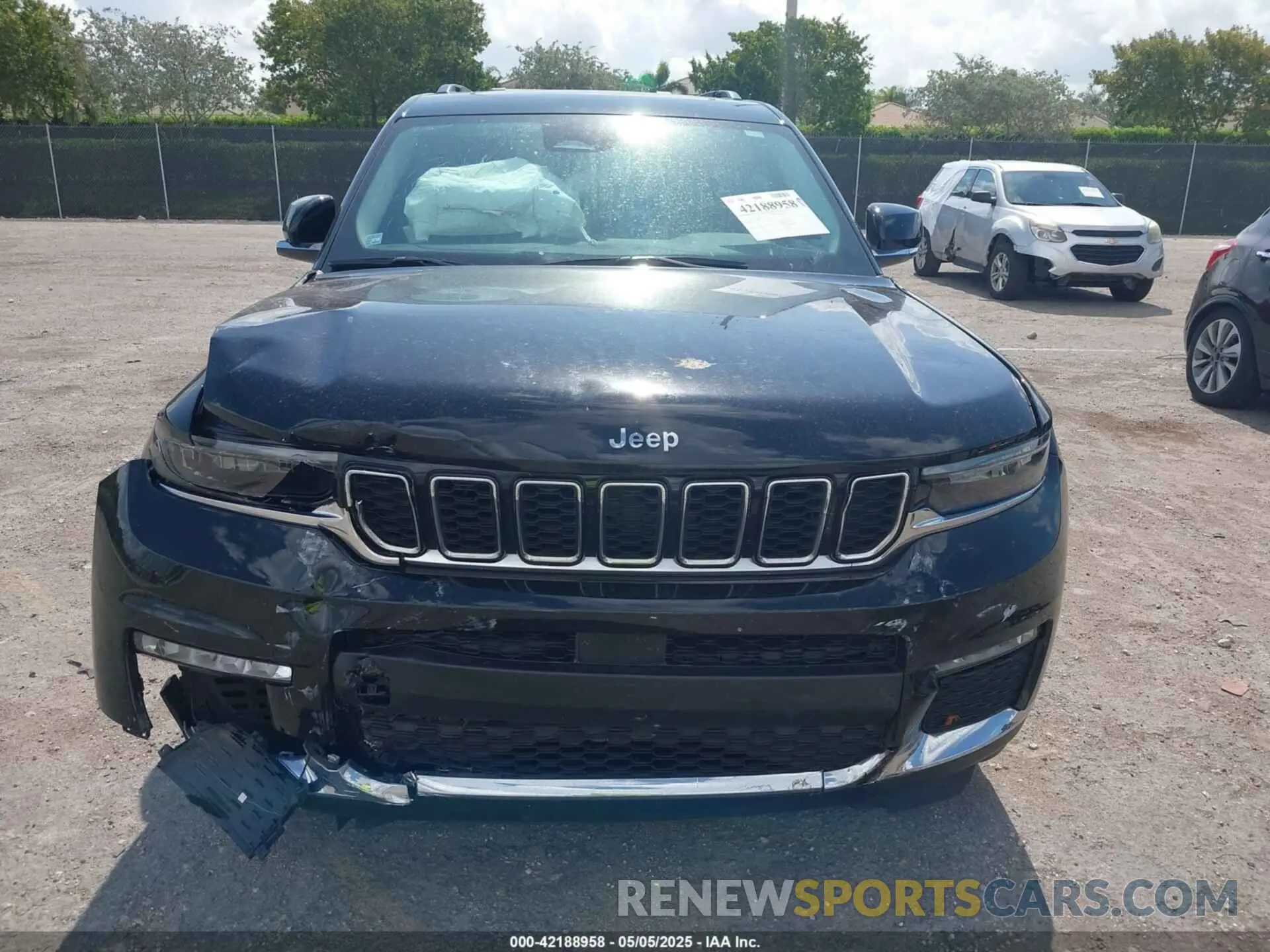 12 Photograph of a damaged car 1C4RJJBG7P8843712 JEEP GRAND CHEROKEE L 2023