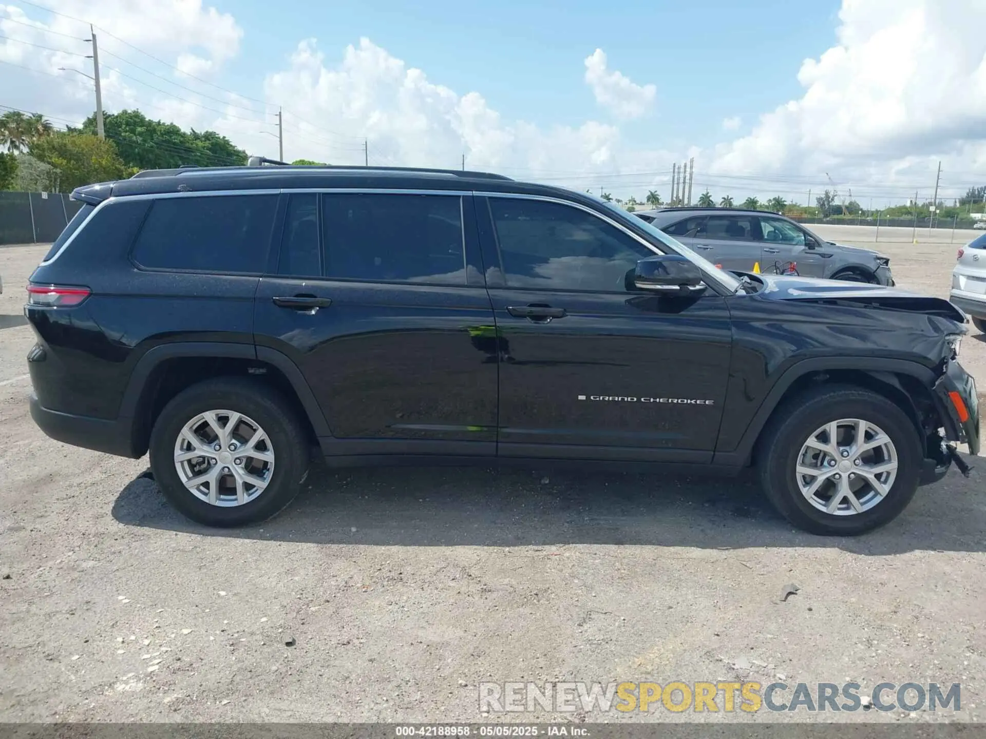 13 Photograph of a damaged car 1C4RJJBG7P8843712 JEEP GRAND CHEROKEE L 2023