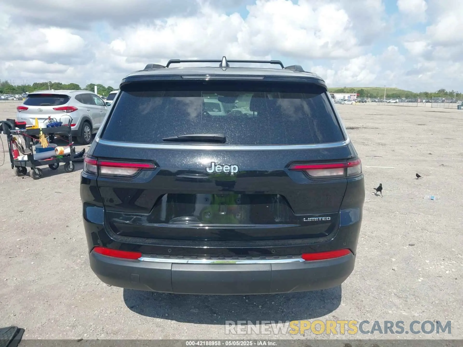 16 Photograph of a damaged car 1C4RJJBG7P8843712 JEEP GRAND CHEROKEE L 2023