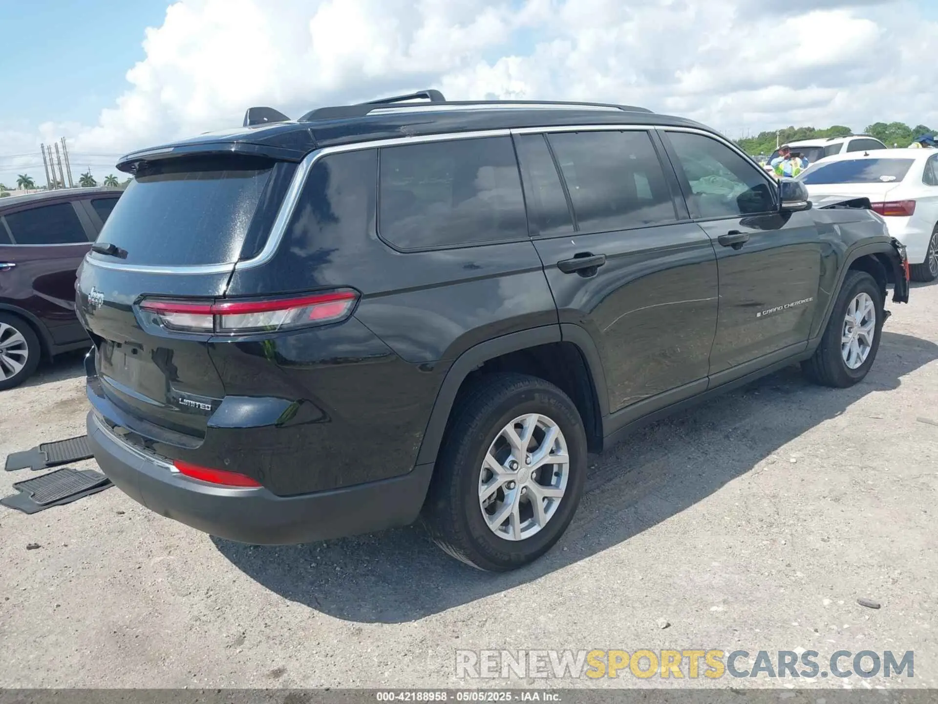 4 Photograph of a damaged car 1C4RJJBG7P8843712 JEEP GRAND CHEROKEE L 2023