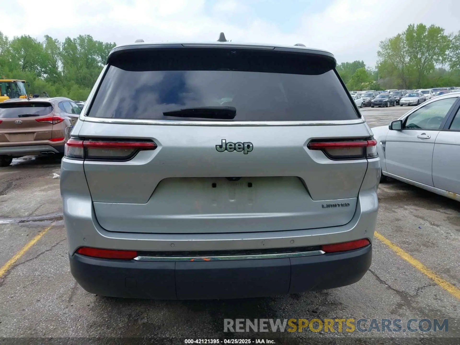 17 Photograph of a damaged car 1C4RJJBG8P8890280 JEEP GRAND CHEROKEE L 2023