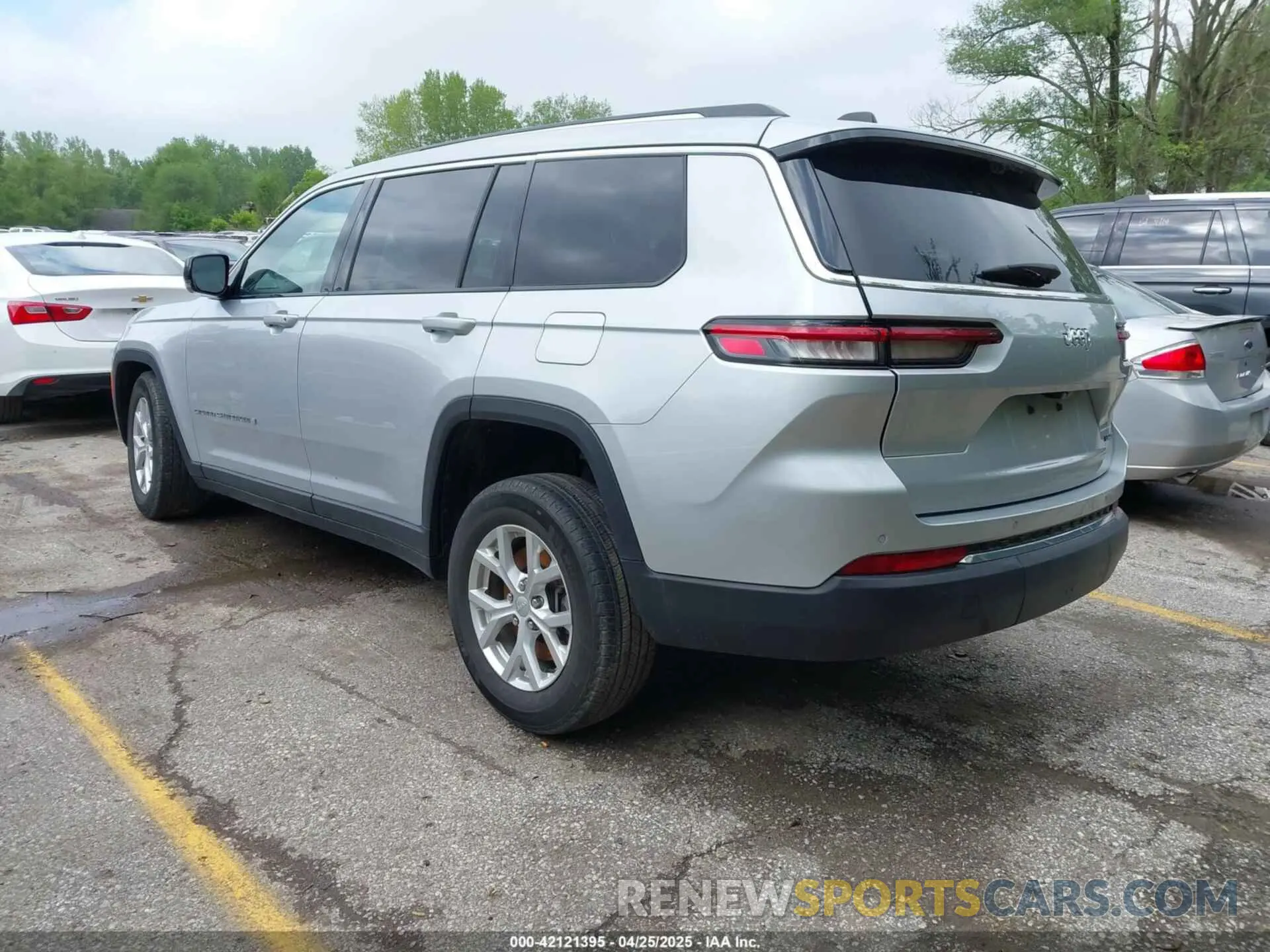 3 Photograph of a damaged car 1C4RJJBG8P8890280 JEEP GRAND CHEROKEE L 2023