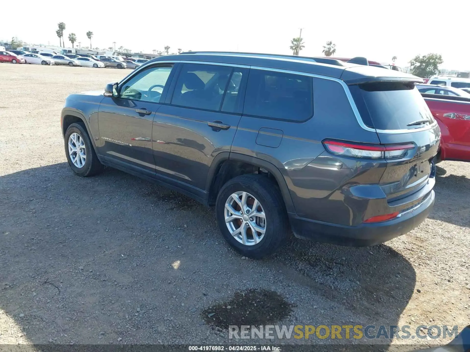 3 Photograph of a damaged car 1C4RJJBGXP8811644 JEEP GRAND CHEROKEE L 2023