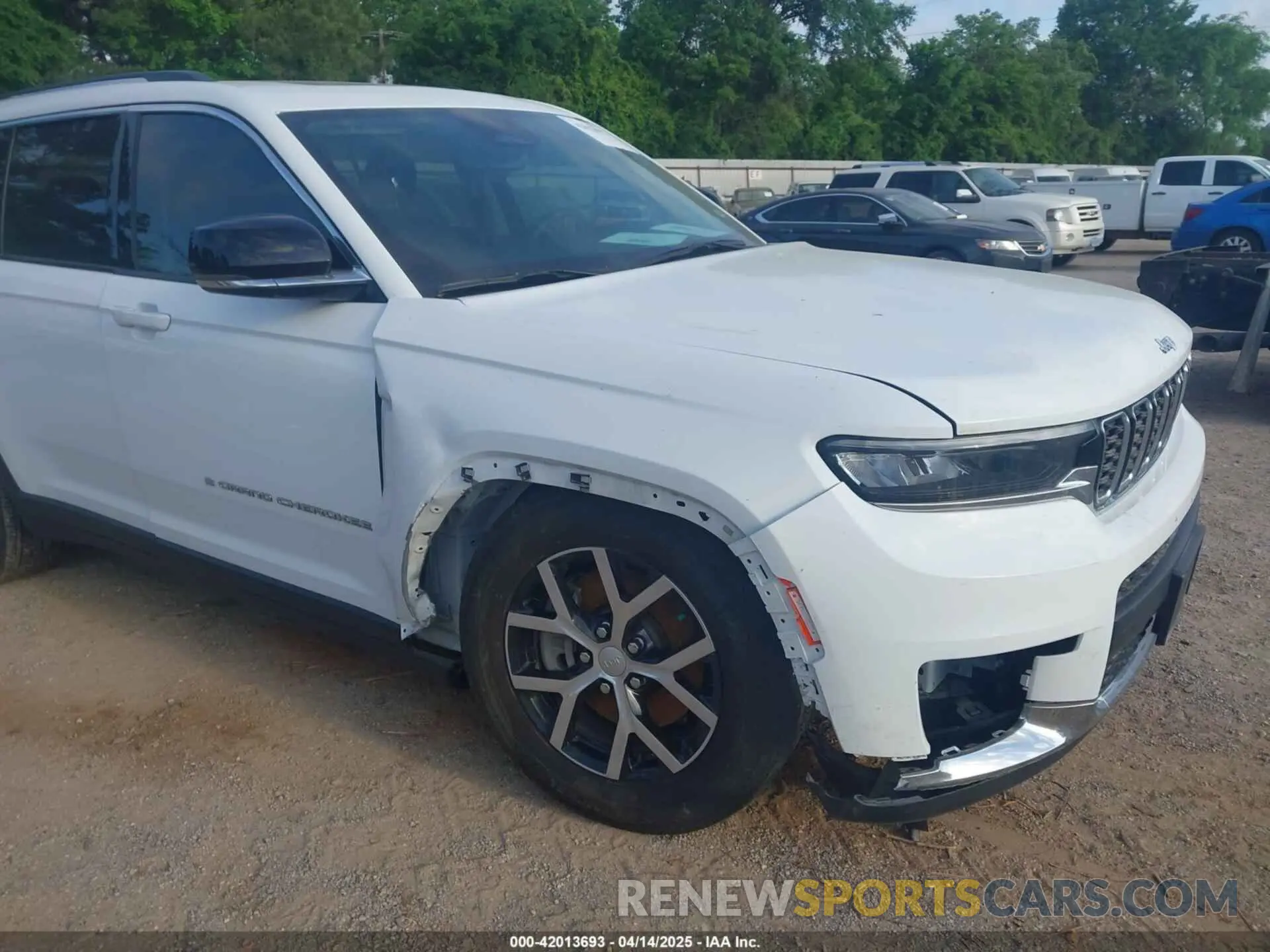 6 Photograph of a damaged car 1C4RJJBGXP8843705 JEEP GRAND CHEROKEE L 2023