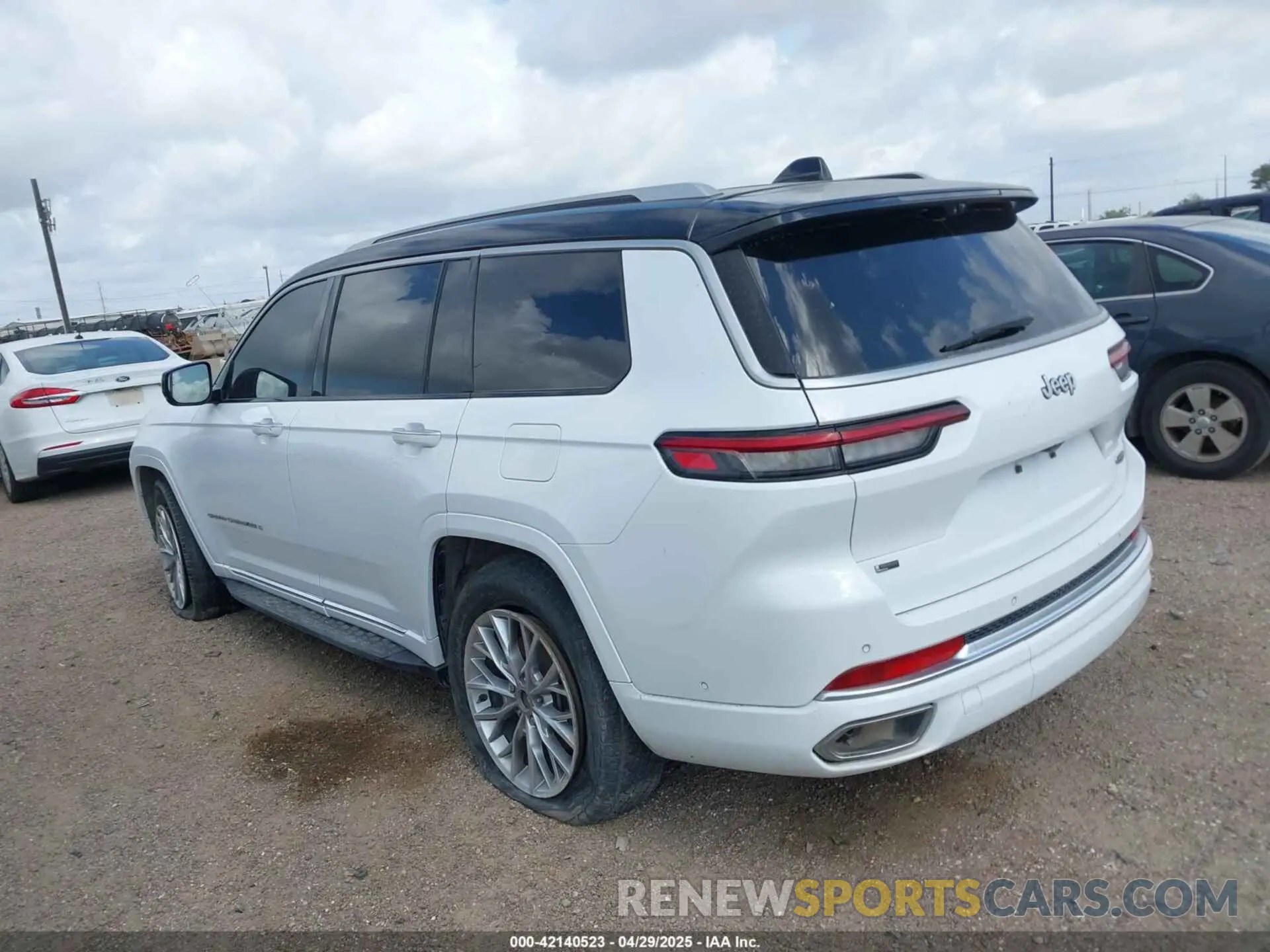 12 Photograph of a damaged car 1C4RJJEG3P8706777 JEEP GRAND CHEROKEE L 2023