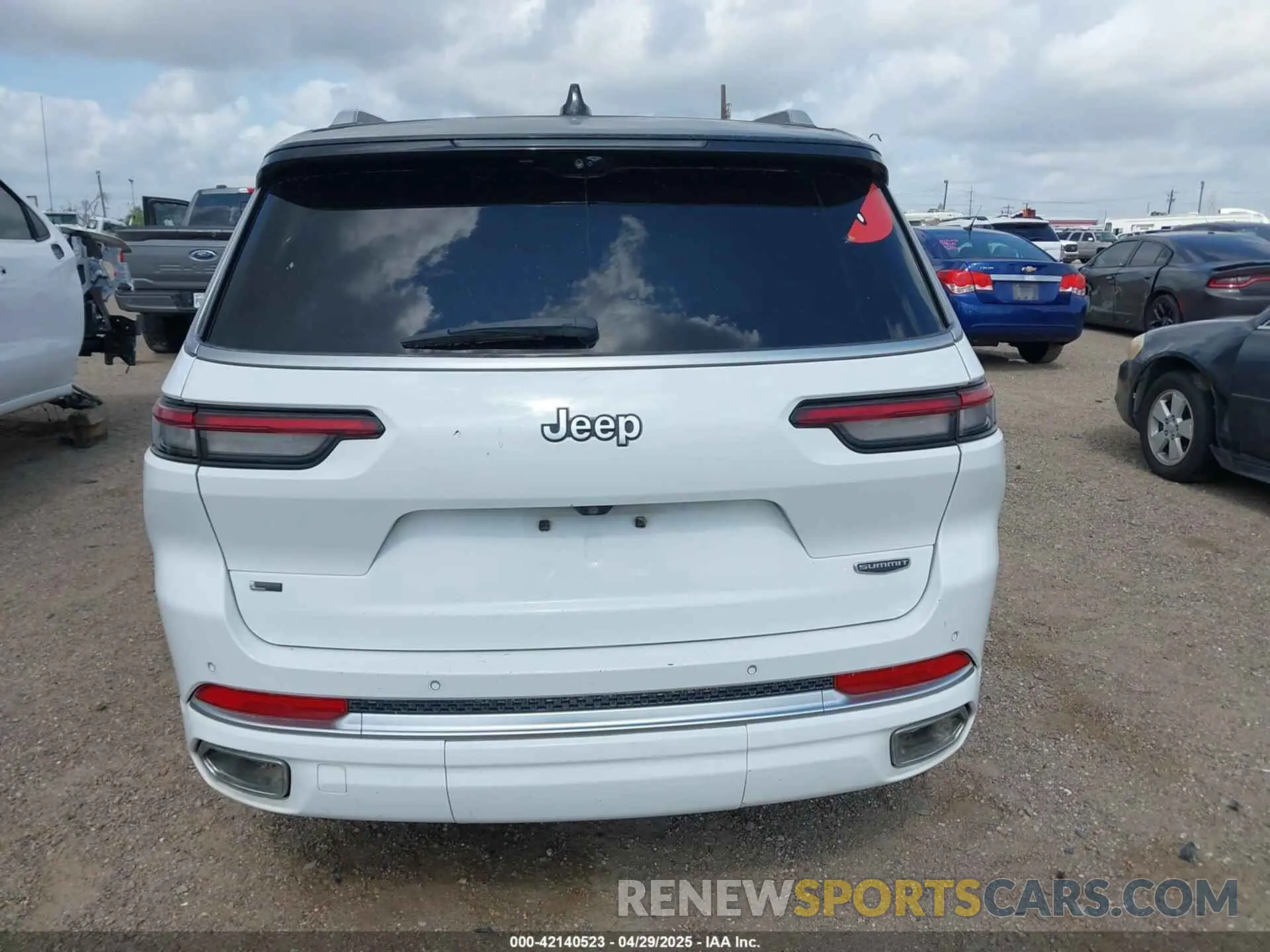14 Photograph of a damaged car 1C4RJJEG3P8706777 JEEP GRAND CHEROKEE L 2023