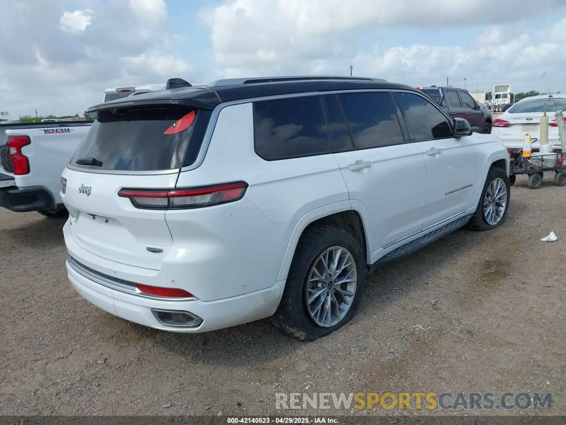 4 Photograph of a damaged car 1C4RJJEG3P8706777 JEEP GRAND CHEROKEE L 2023