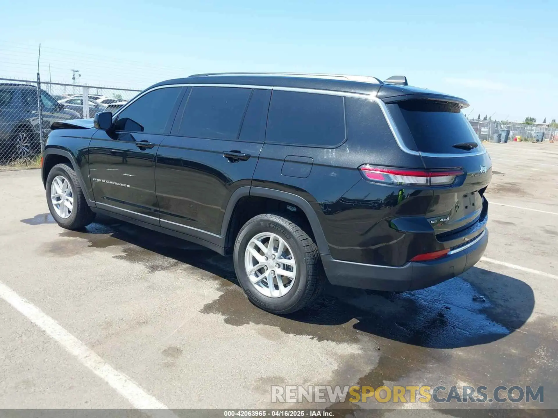 3 Photograph of a damaged car 1C4RJKAG0P8797714 JEEP GRAND CHEROKEE L 2023