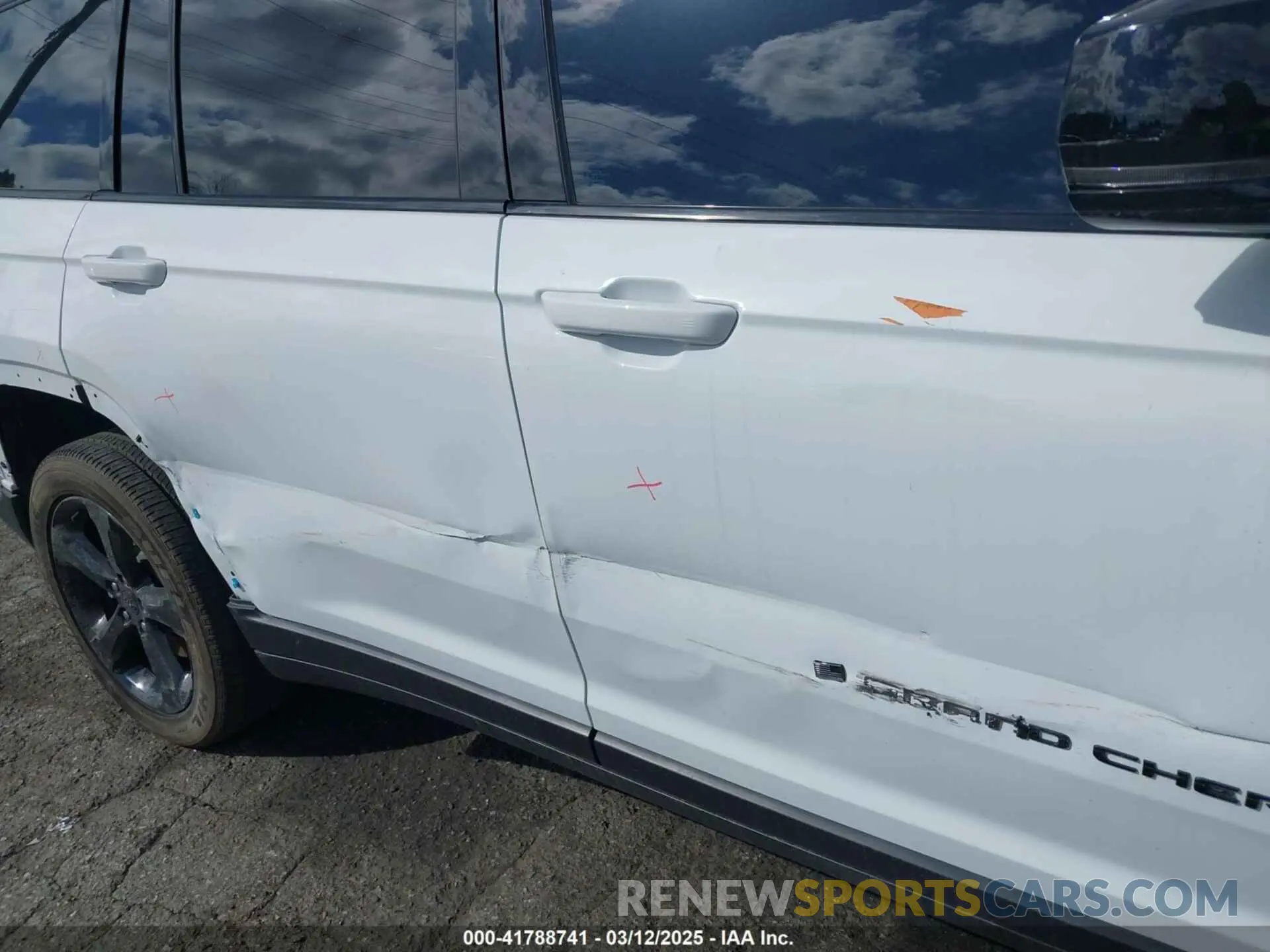20 Photograph of a damaged car 1C4RJKAG0P8855367 JEEP GRAND CHEROKEE L 2023